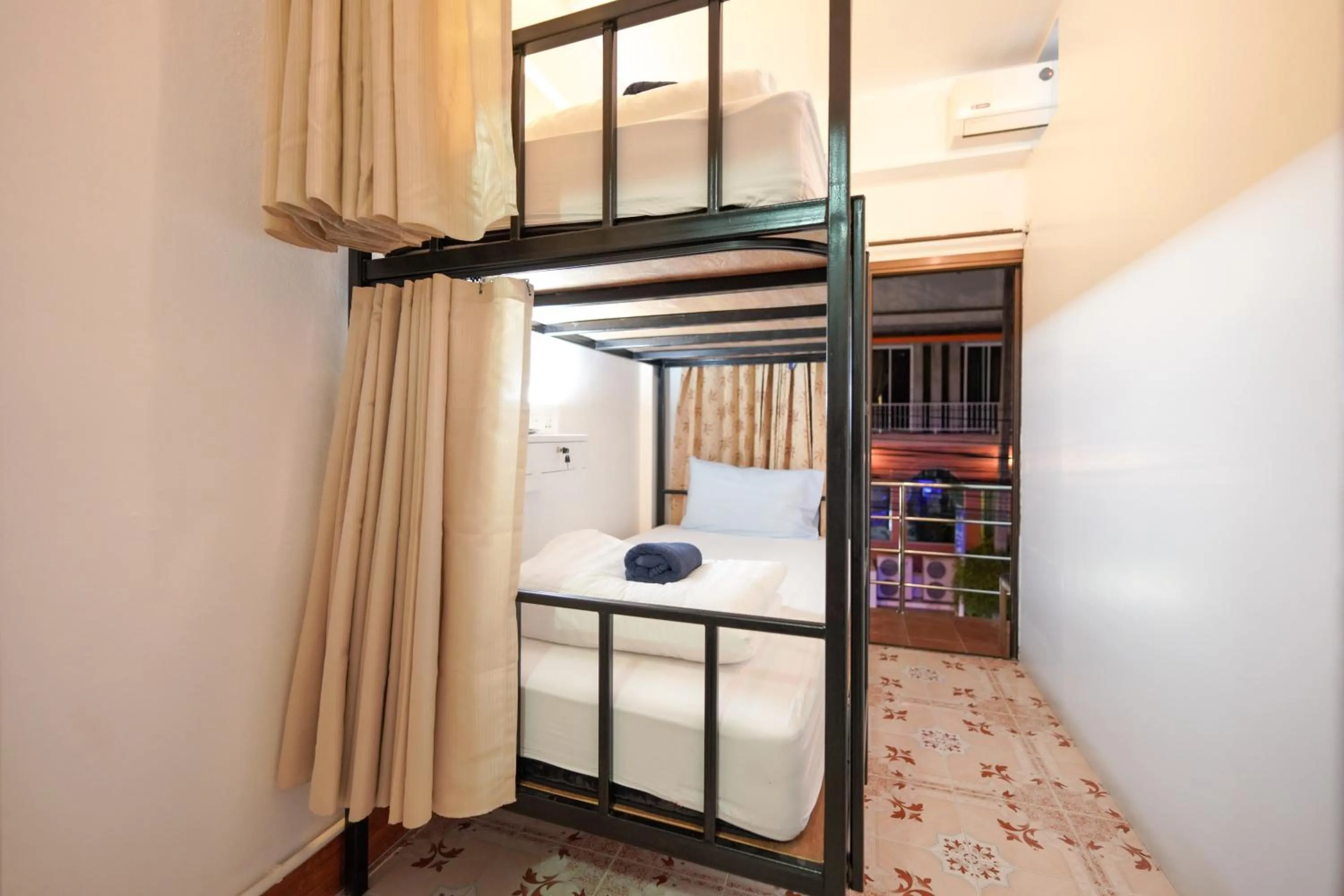 Twin Room with Shared Bathroom in Baan Kamala Backpacker