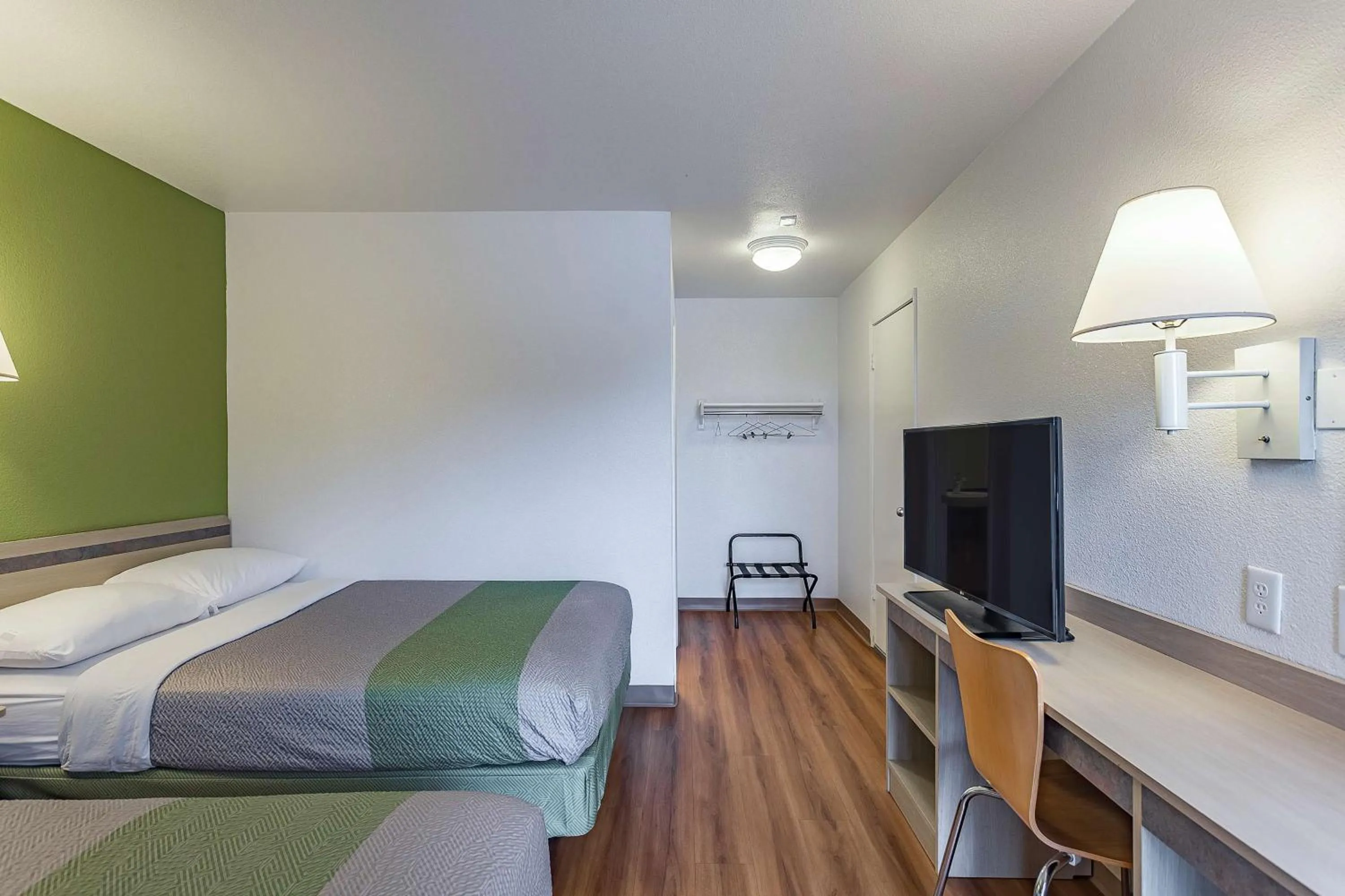 Deluxe Quadruple Room - single occupancy - Non-Smoking in Motel 6-Billings, MT - South