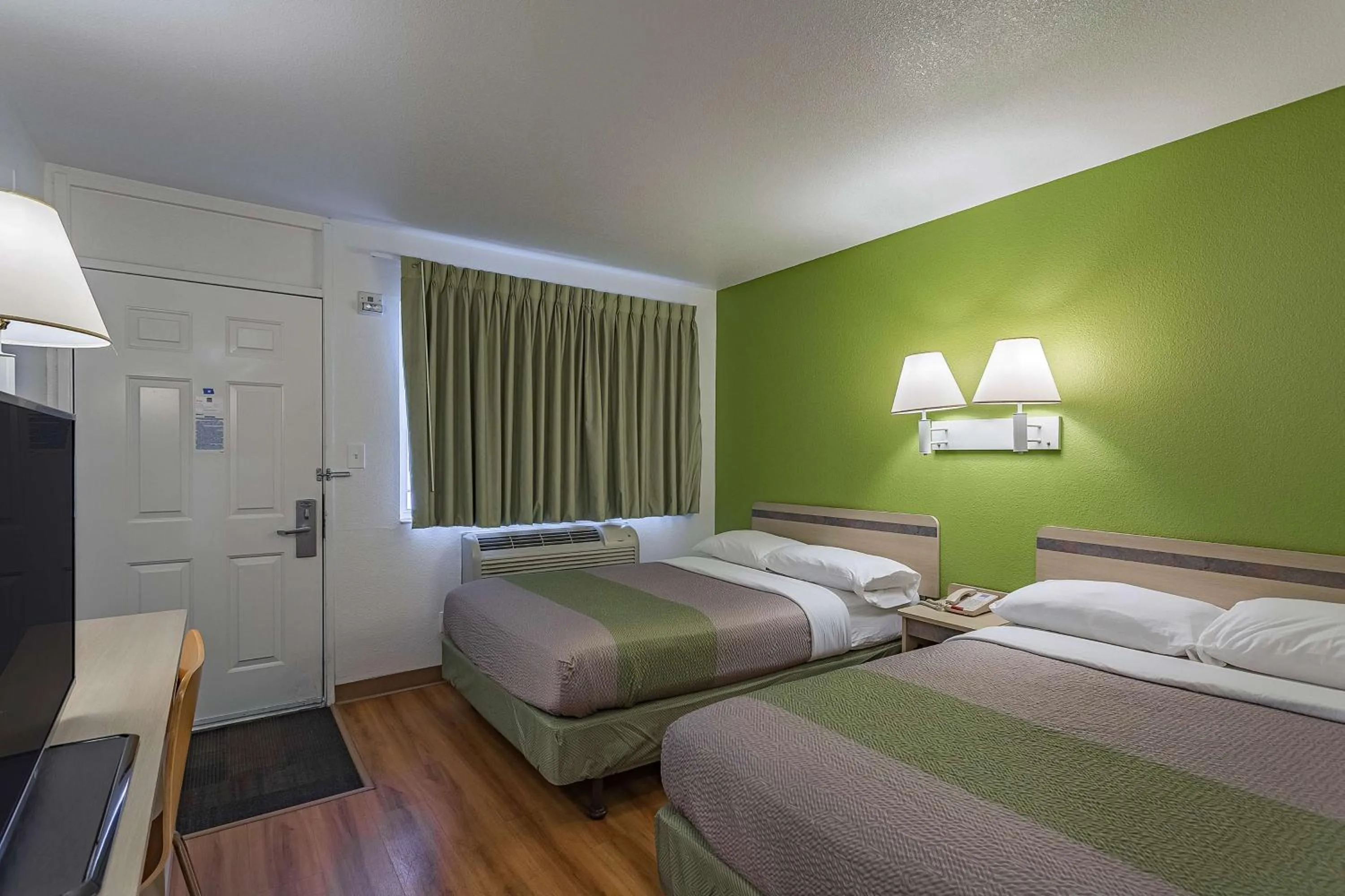 Quadruple Room in Motel 6-Billings, MT - South