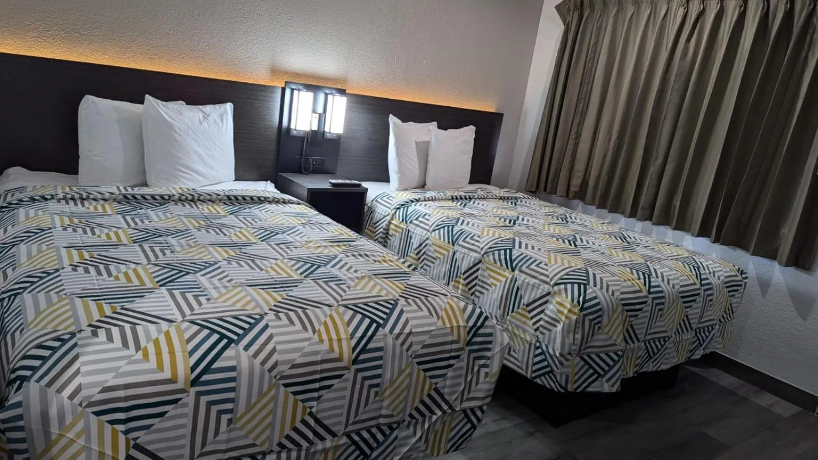 Quadruple Room - Non-Smoking in Motel 6-Victoria, TX