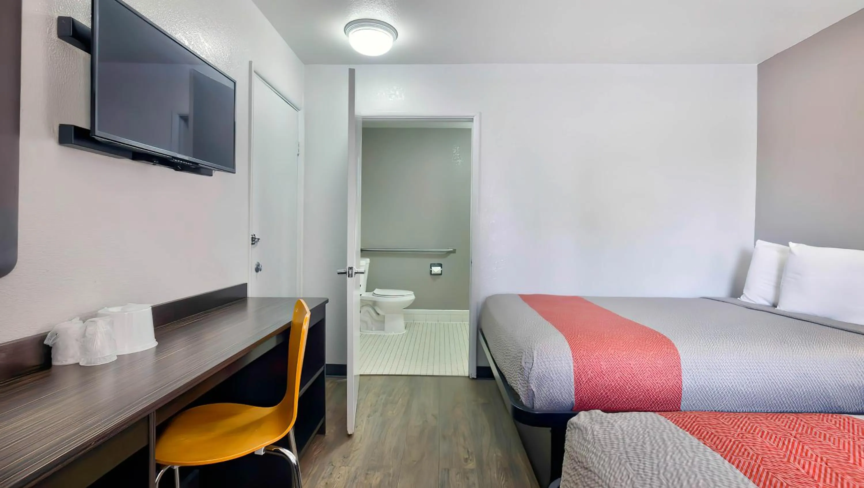 Quadruple Room - single occupancy - Disability Access in Motel 6-Gallup, NM