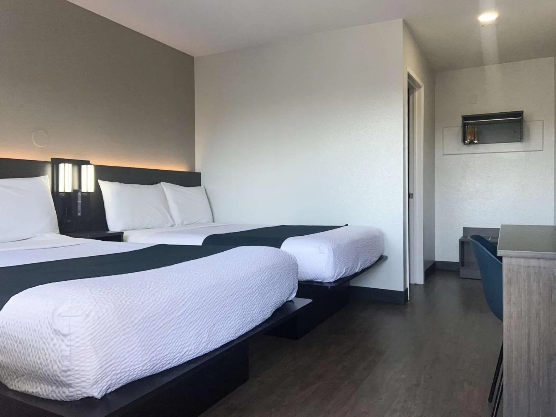 Deluxe Quadruple Room - Non-Smoking in Motel 6-Tulare, CA