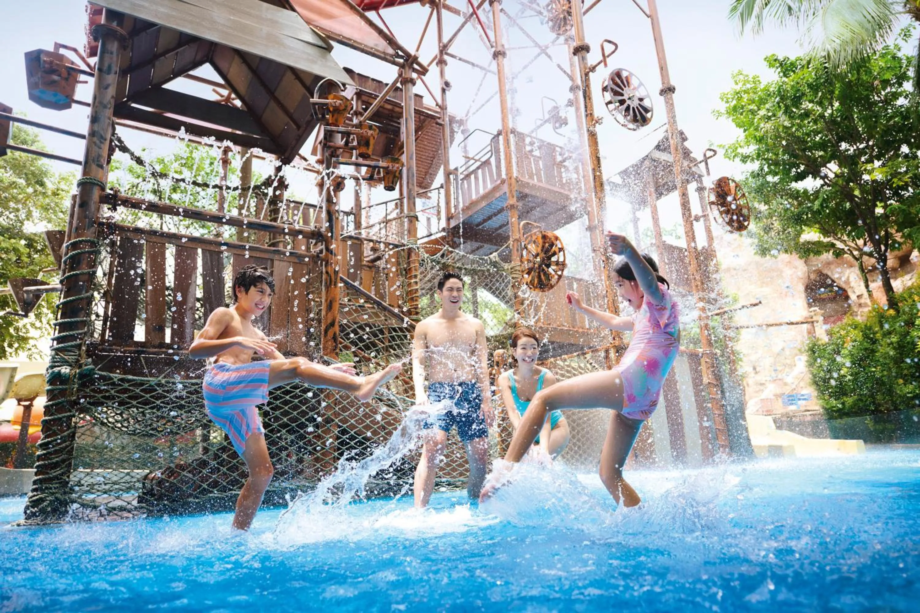 Deluxe Room - 31 Dec 2024) Complimentary One-Day Tickets to Adventure Cove Waterpark - Special Offer (22 Oct in Resorts World Sentosa - Equarius Hotel