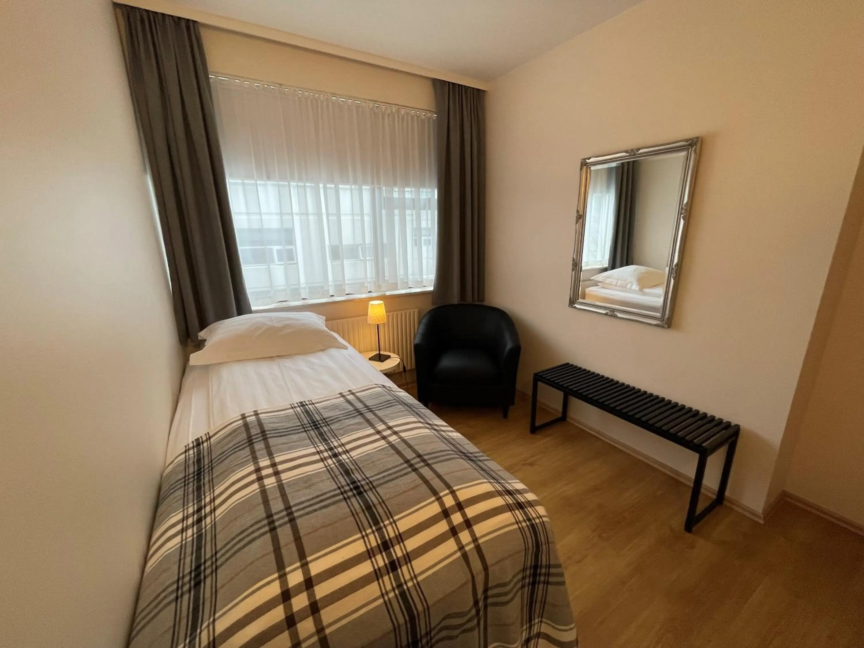 Basic Single Room with Shared Bathroom - single occupancy in Guesthouse Sunna