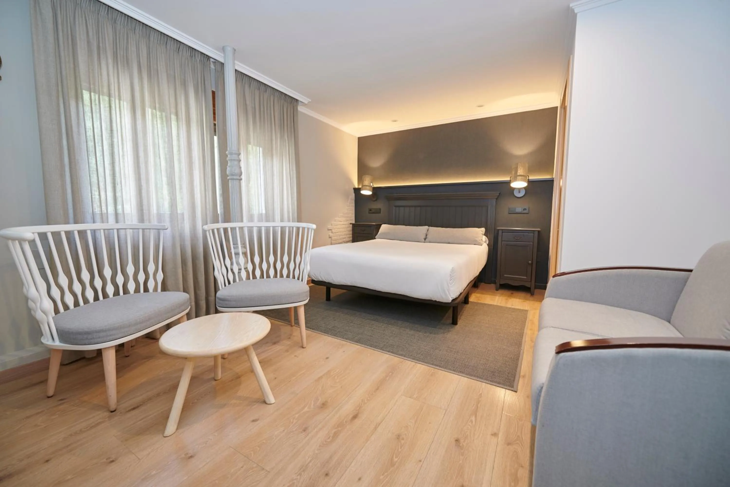 Queen Room in Hostal Lola