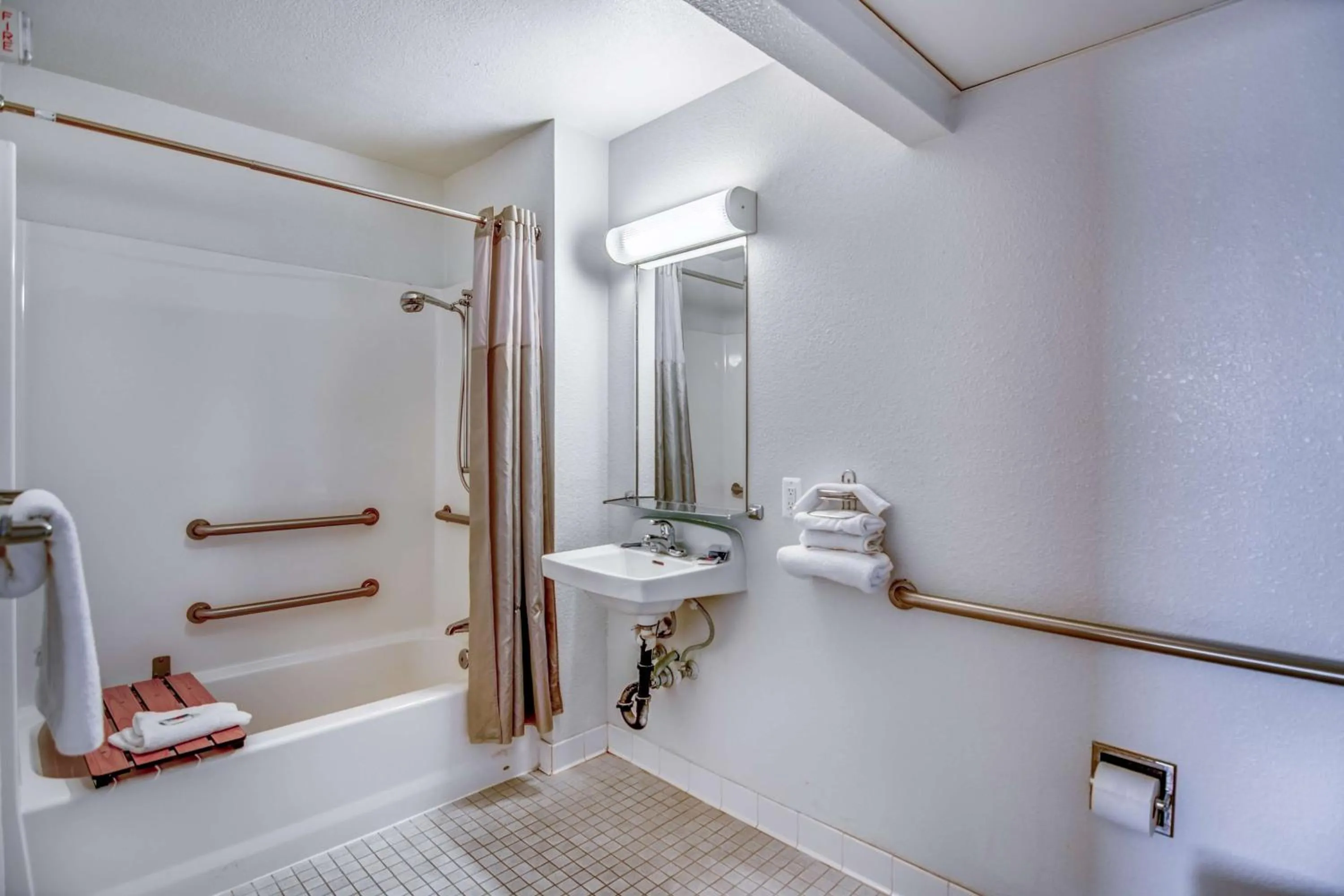 Double Room in Motel 6-Tracy, CA