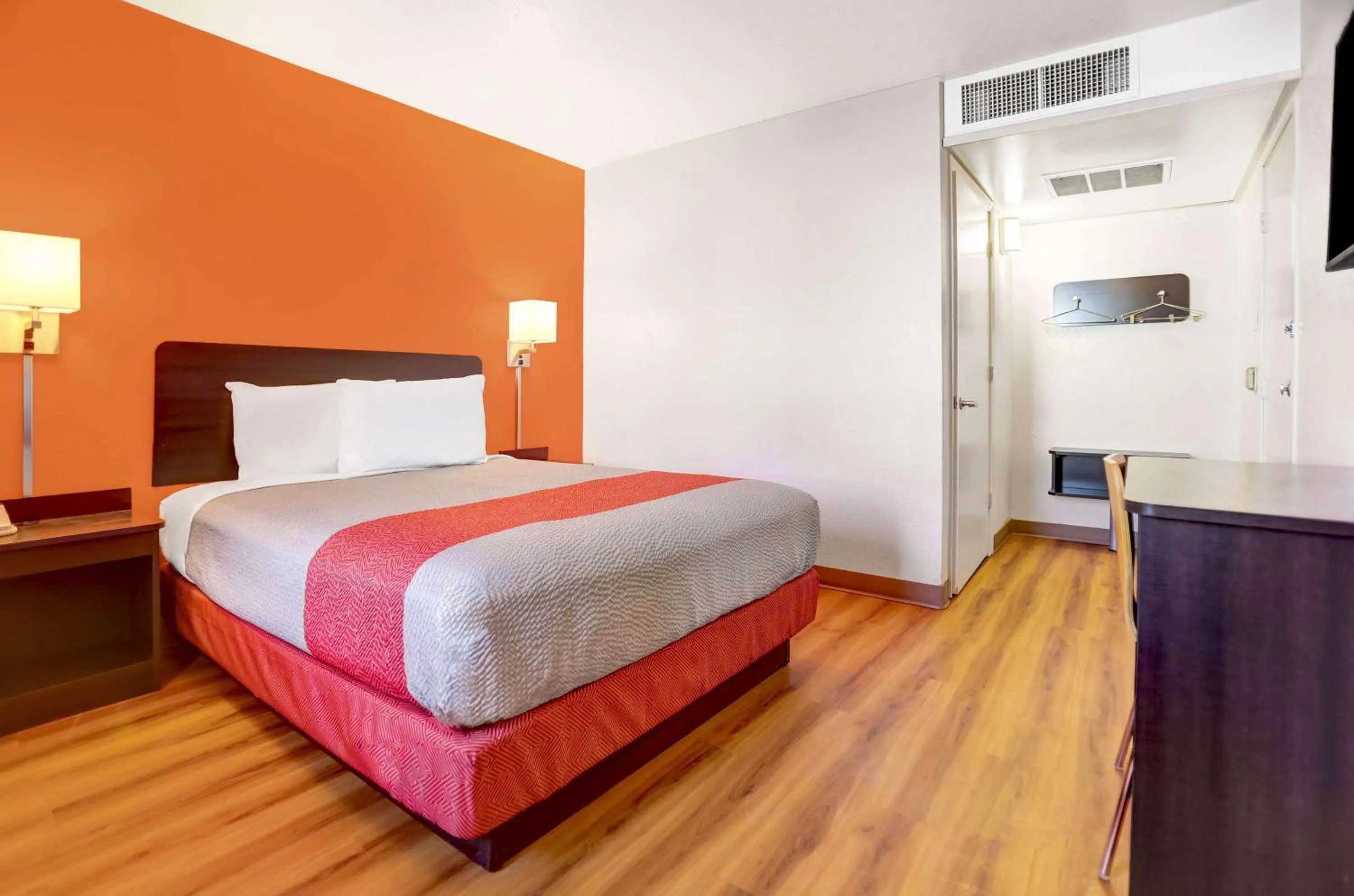 Queen Room - single occupancy in Motel 6-Grants, NM