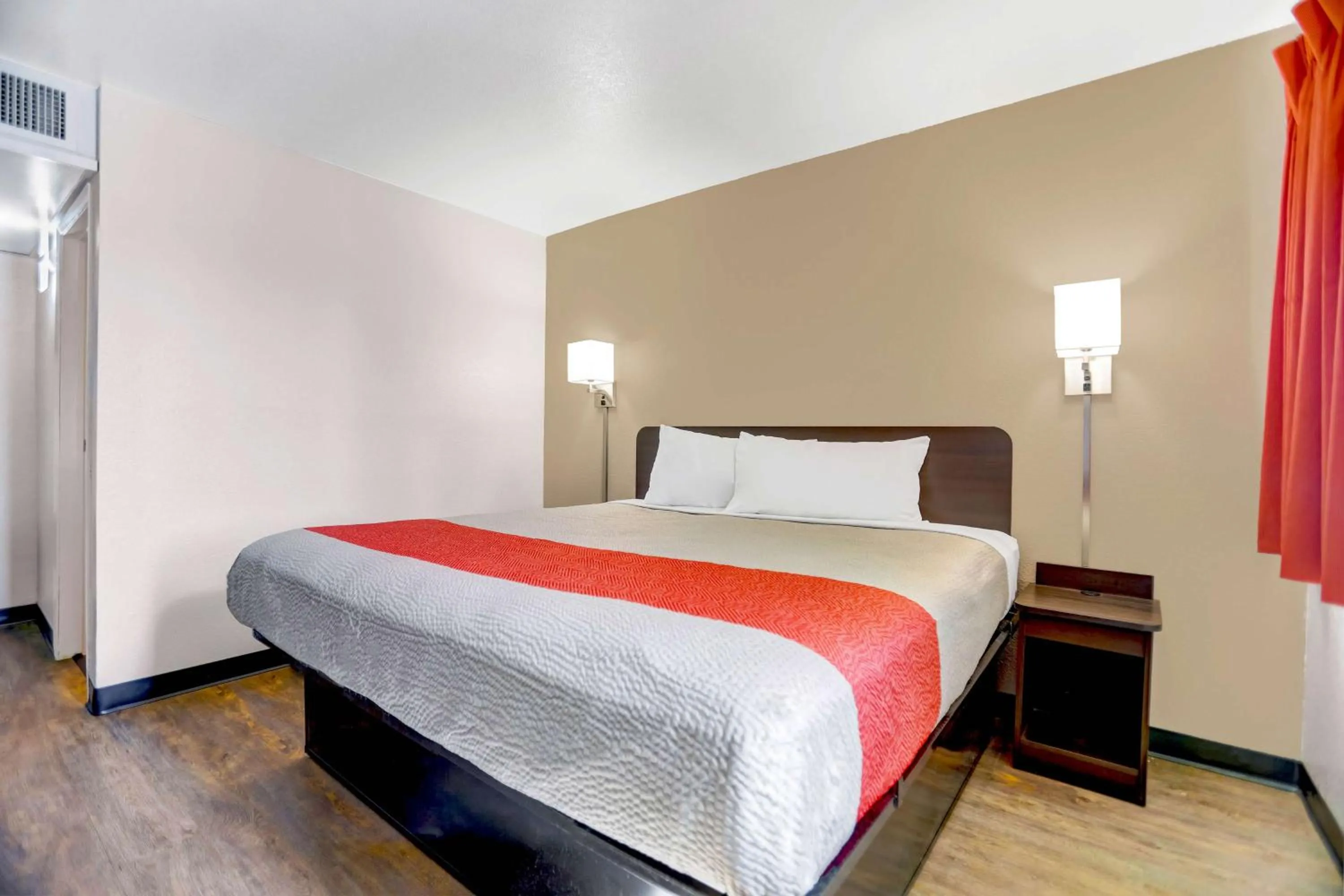 King Room - single occupancy - Non-Smoking in Motel 6-Grants, NM