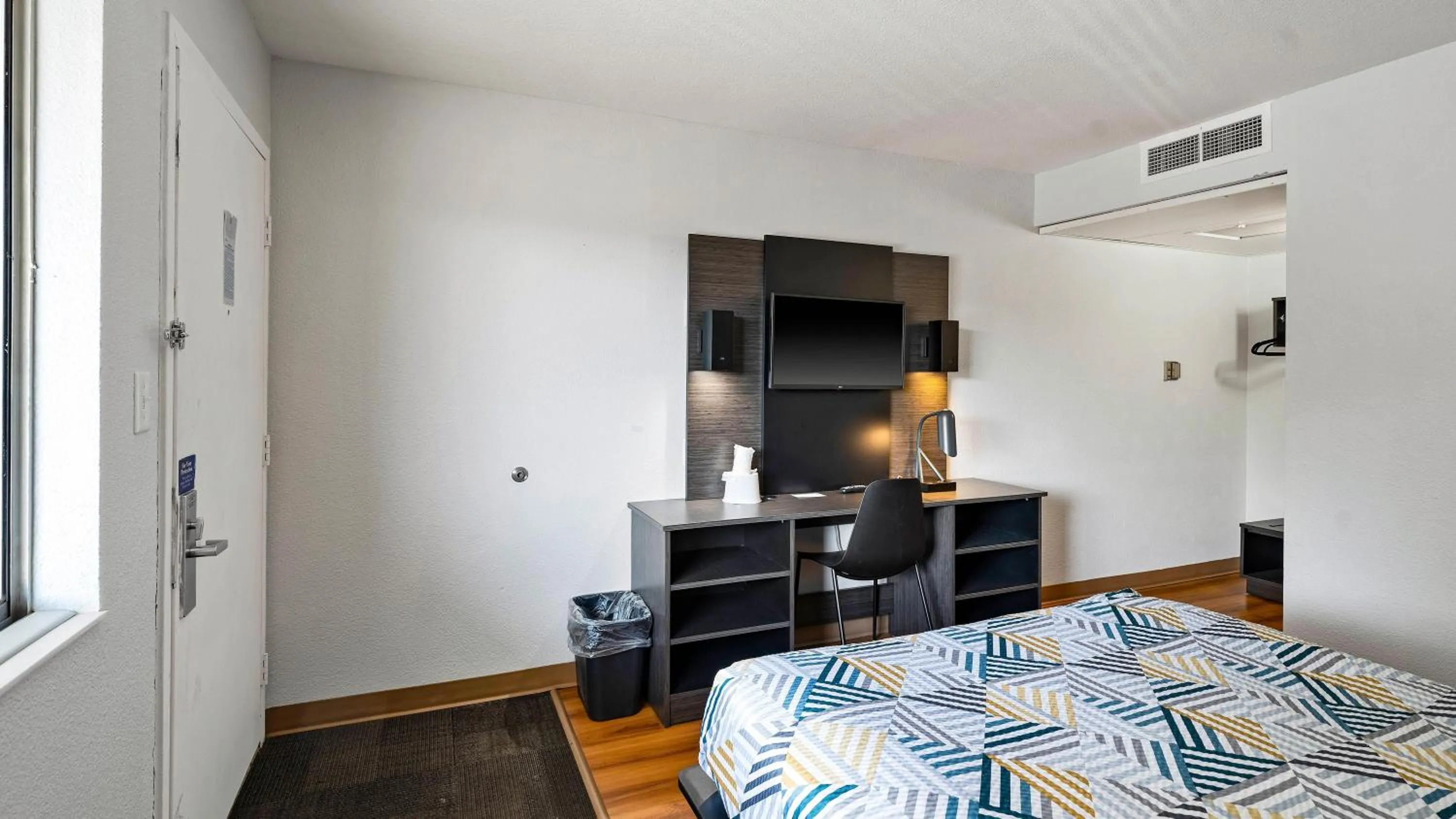 Queen Room - Disability Access in Motel 6-Kalispell, MT