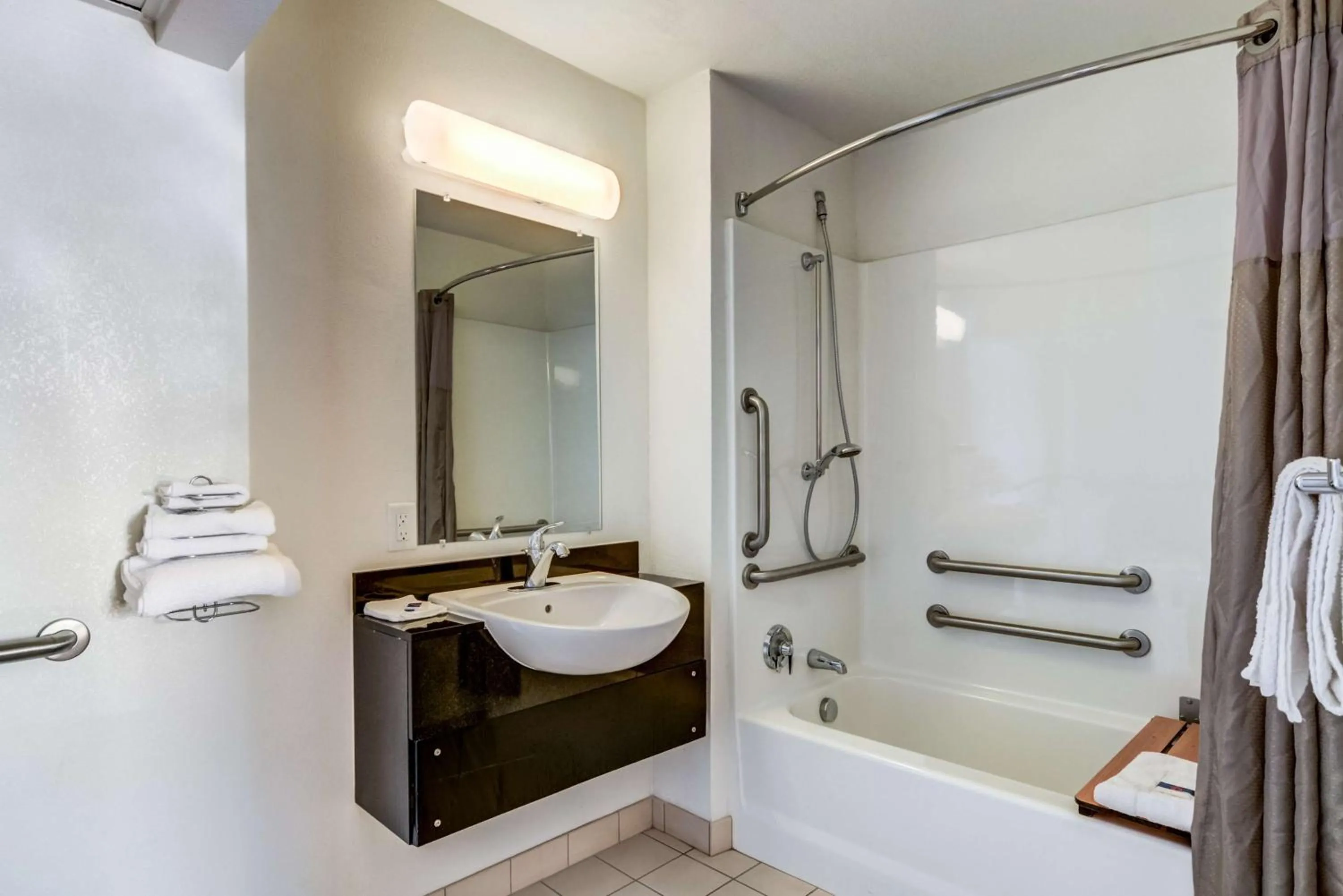 Double Room - Disability Access - Non-Smoking in Motel 6 Fort Collins, CO