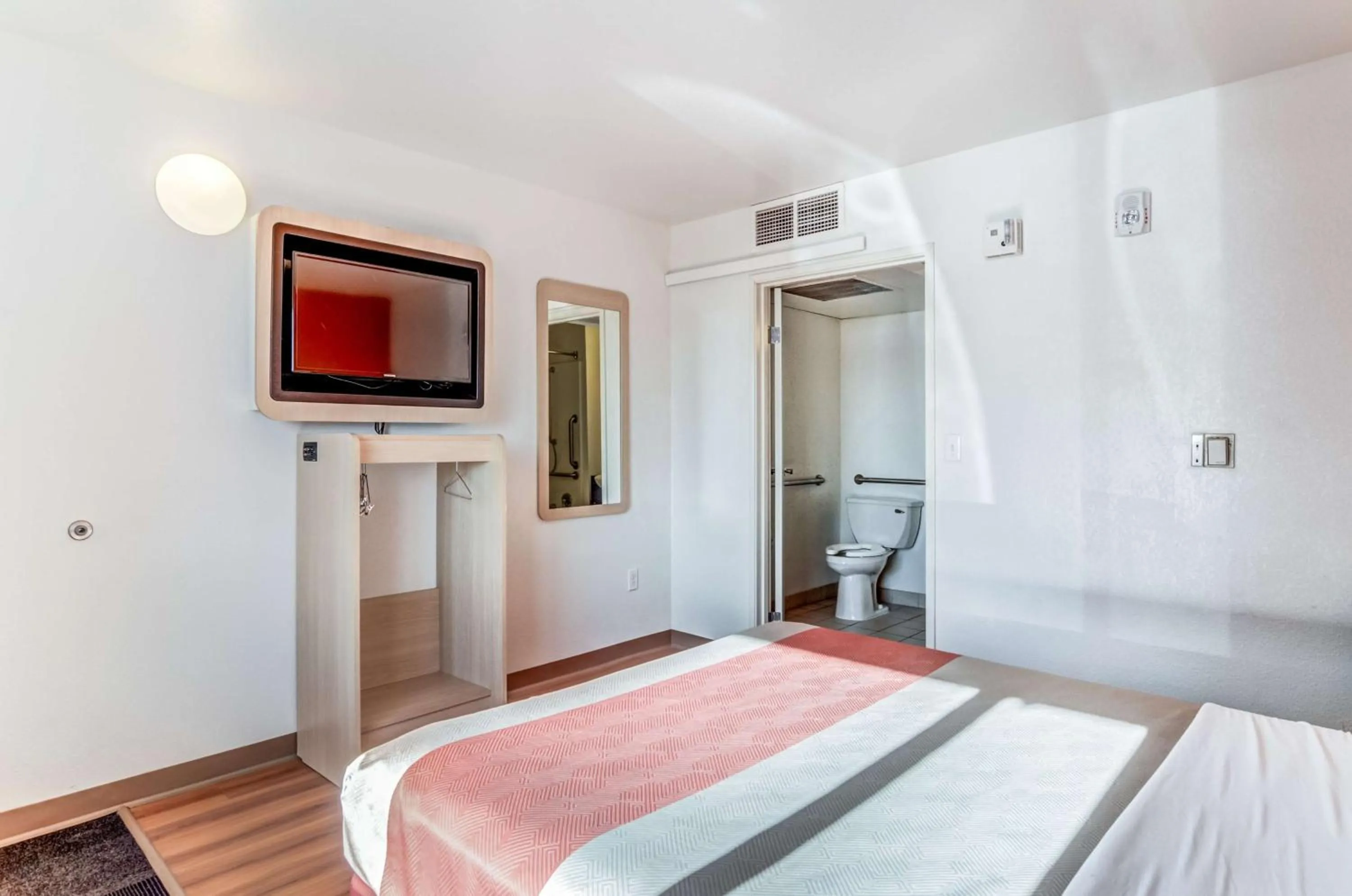 Queen Room in Motel 6 Fort Collins, CO