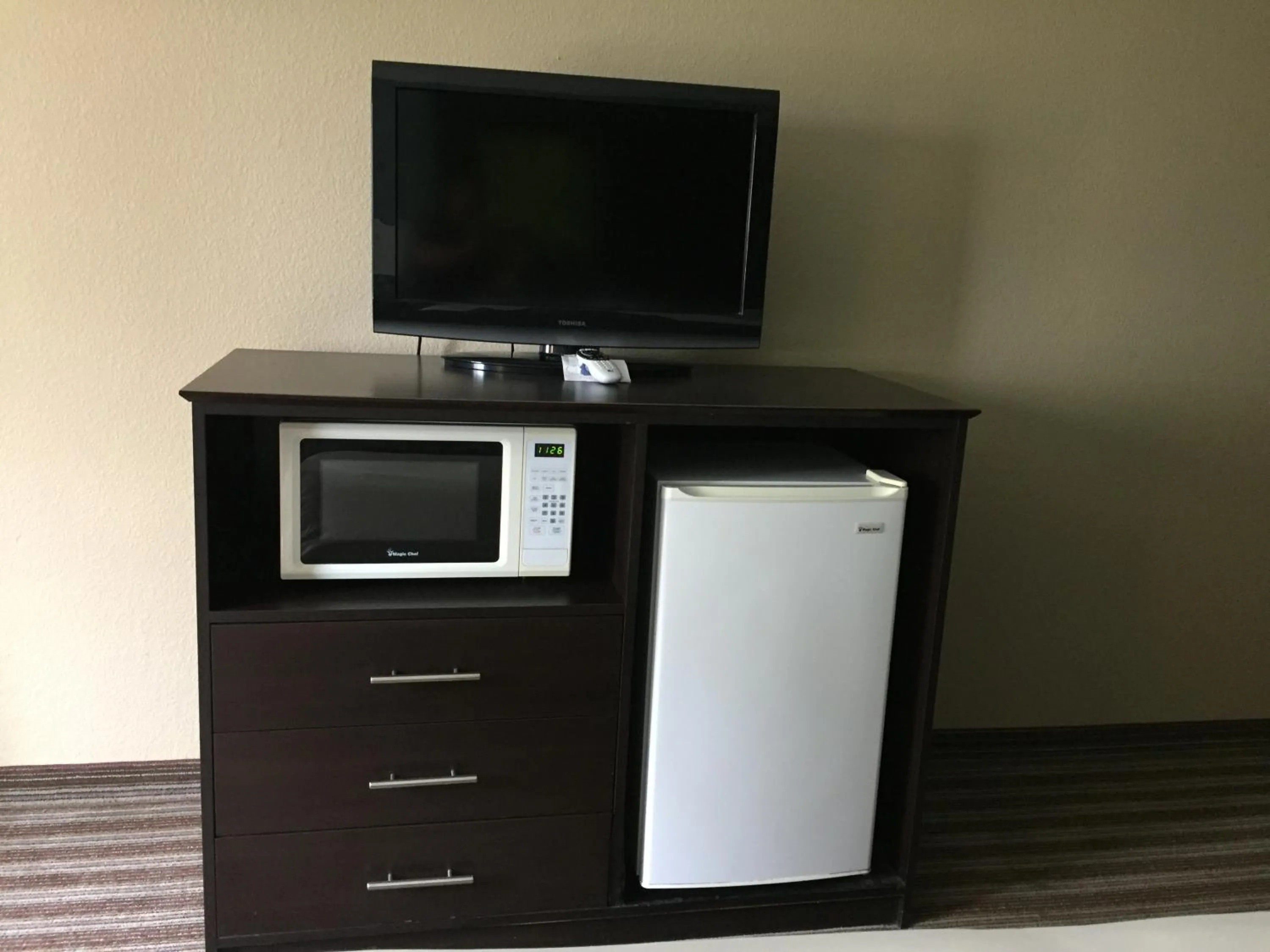 King Room - Non-Smoking in Super 8 by Wyndham Brenham TX