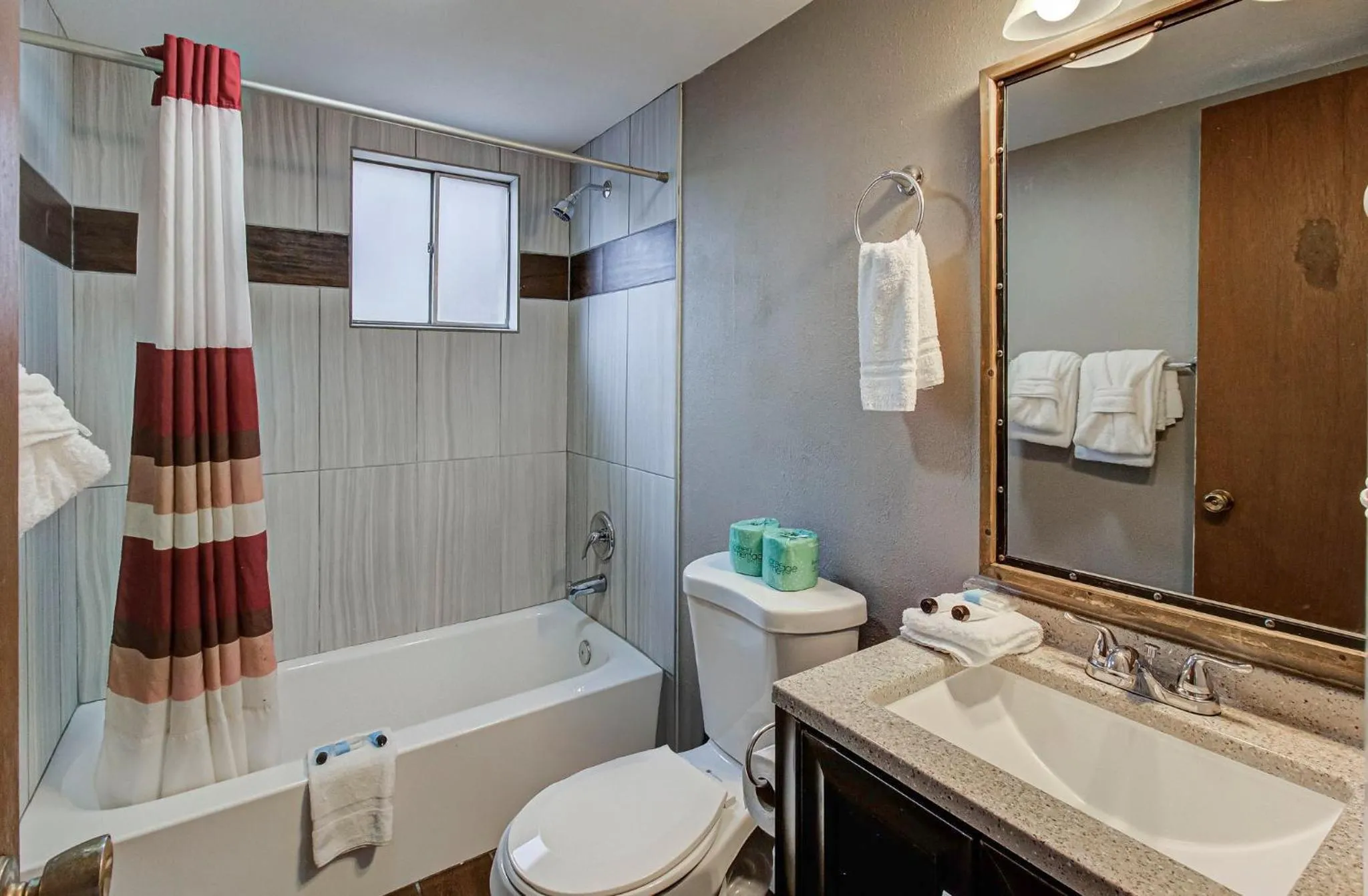 Deluxe King Room in Brookside Lodge