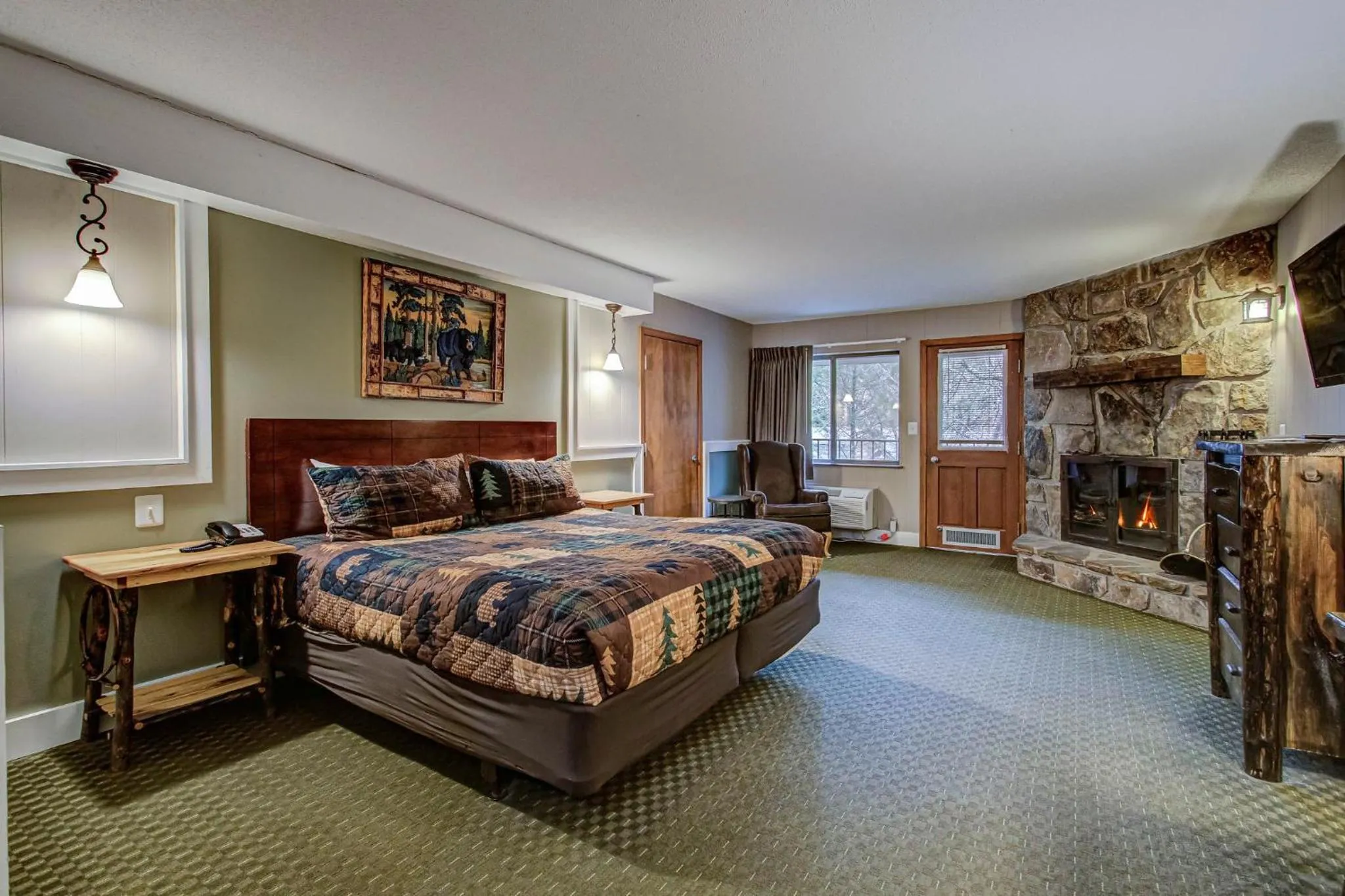 King Room with Fireplace in Brookside Lodge