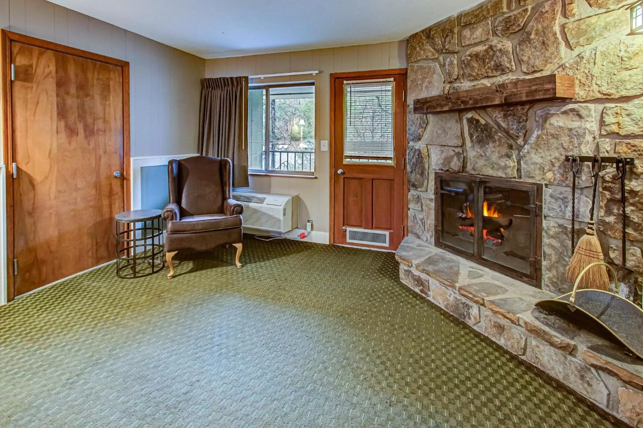 Deluxe Queen Room with Two Queen Beds in Brookside Lodge