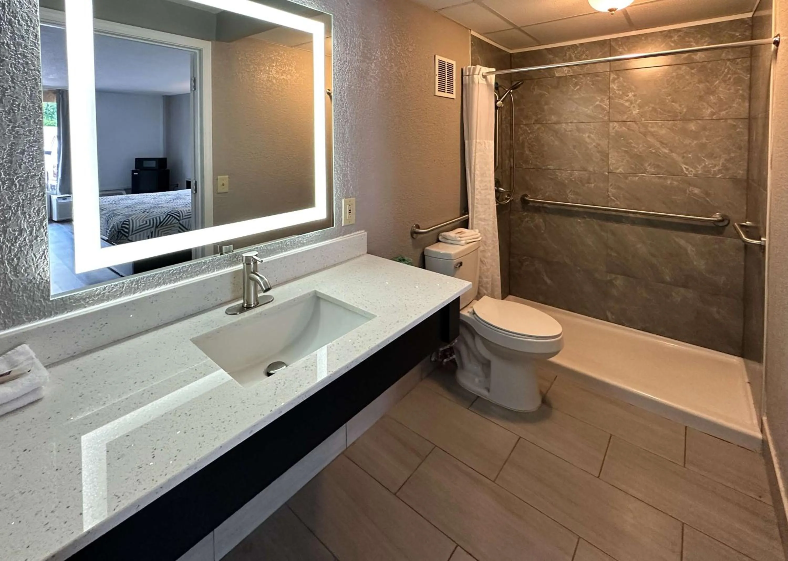 Queen Room - Non-Smoking in Motel 6 Spartanburg, SC Northwest Business 85