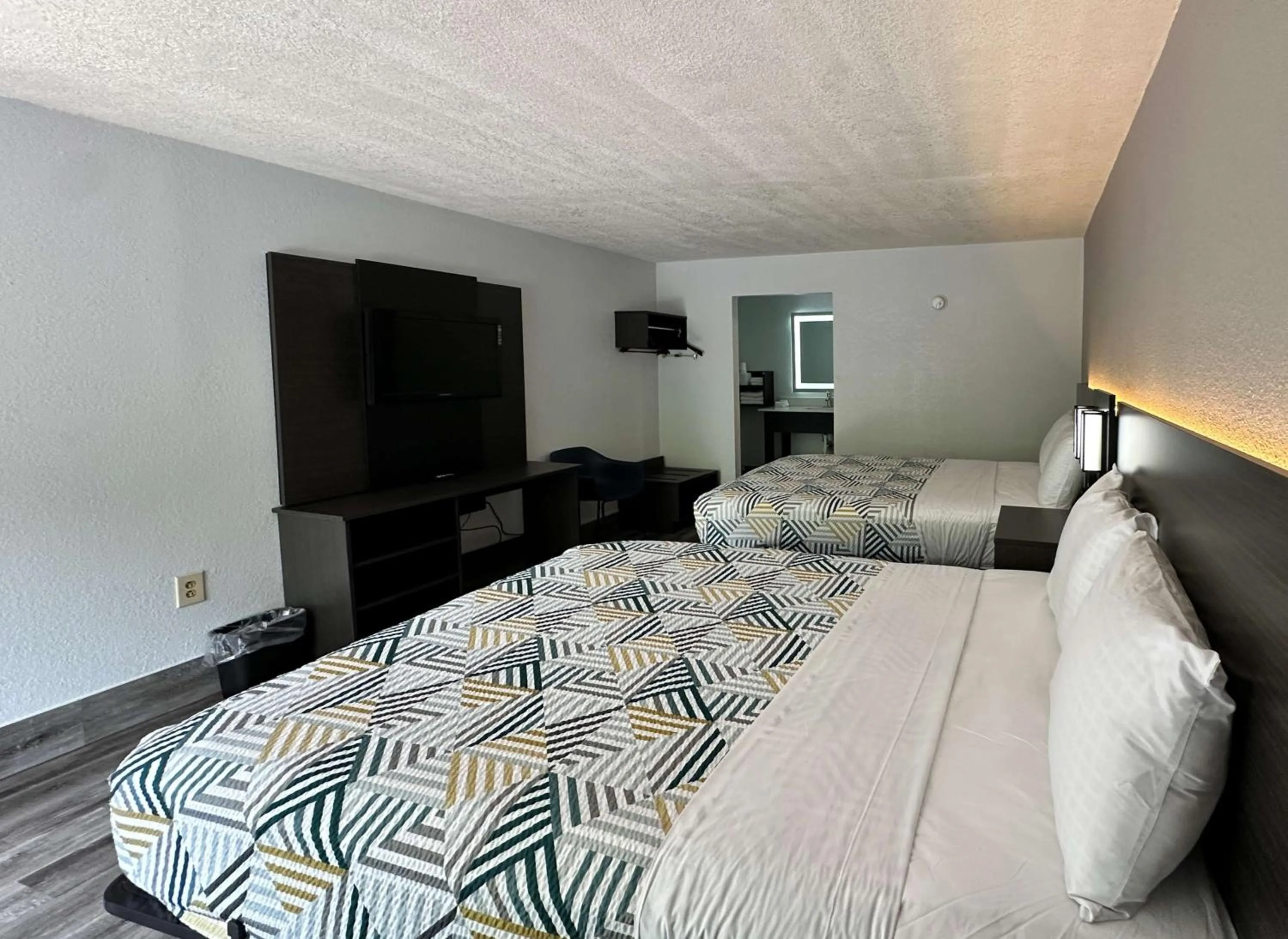 Queen Room with Two Queen Beds - Disability Access - Non-Smoking in Motel 6 Spartanburg, SC Northwest Business 85