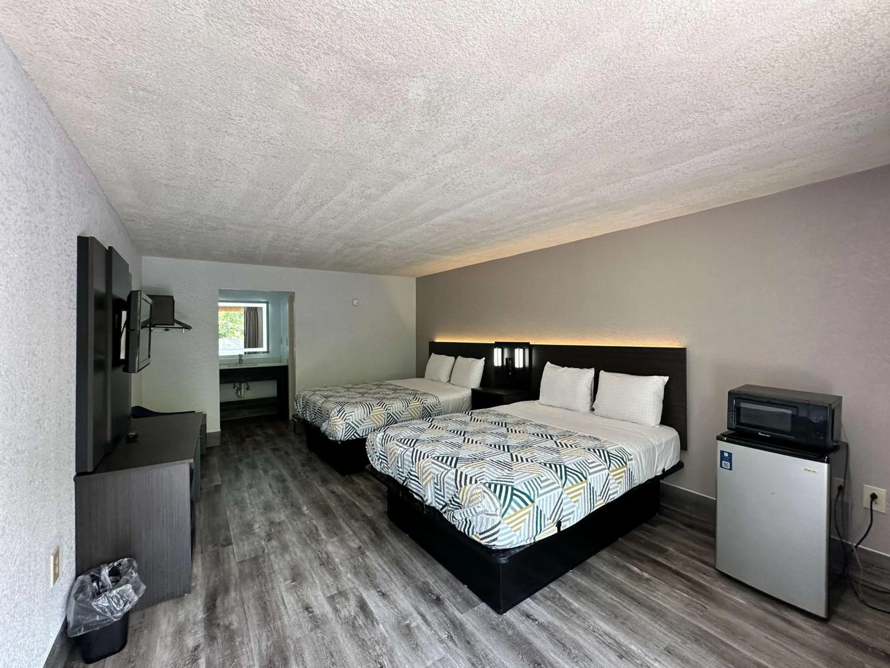 Queen Room with Two Queen Beds - Non-Smoking in Motel 6 Spartanburg, SC Northwest Business 85