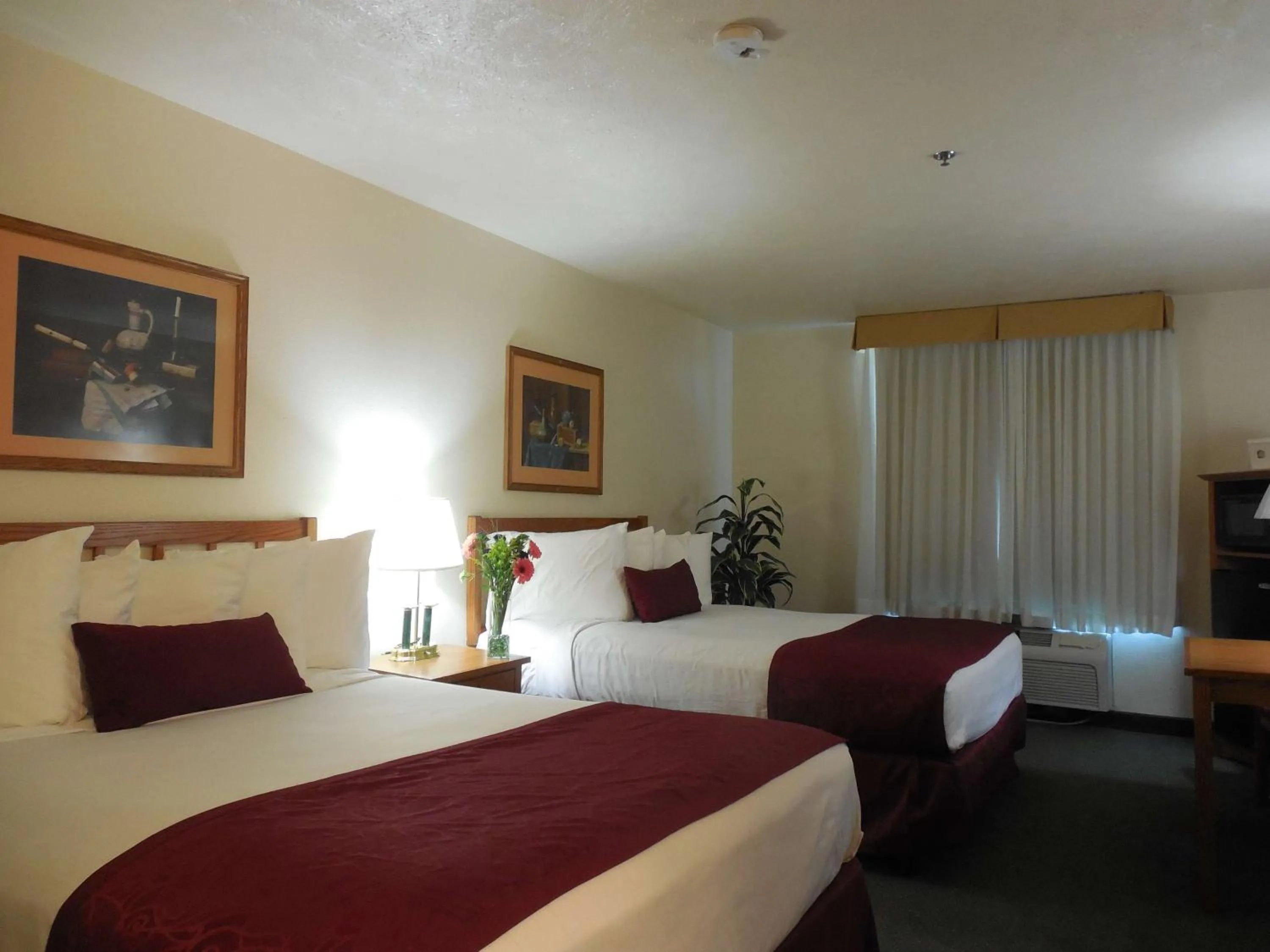 Queen Room with Two Queen Beds - single occupancy - Disability Access - Non Smoking in Best Western John Jay Inn