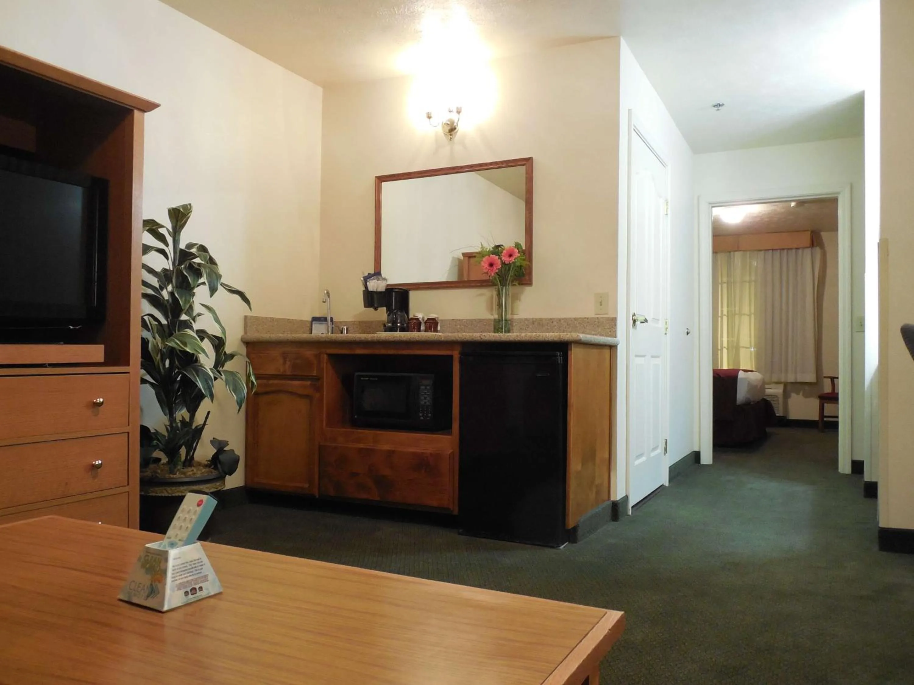 One-Bedroom Suite - single occupancy in Best Western John Jay Inn