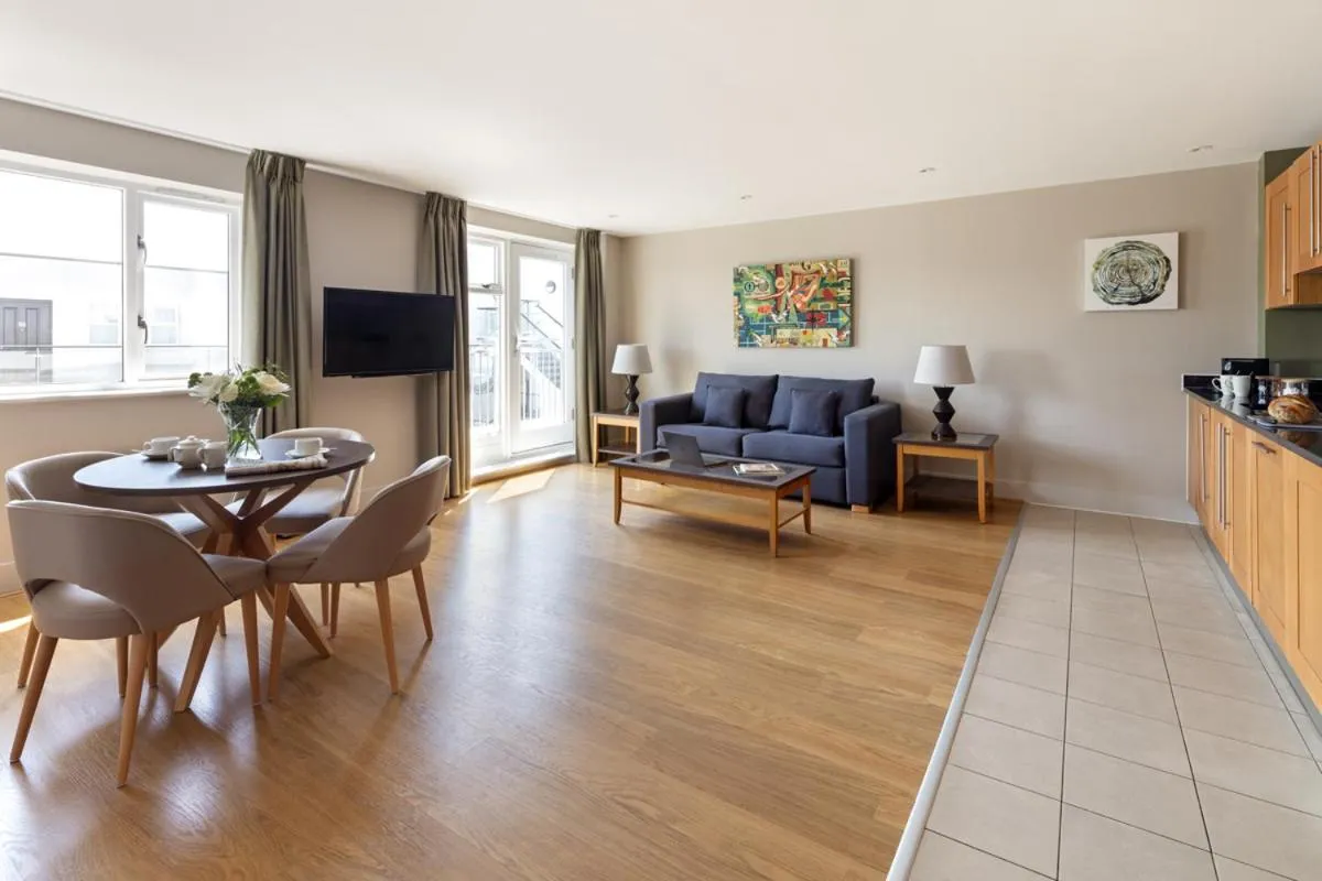 Two-Bedroom Apartment in Marlin Apartments Commercial Road - Limehouse