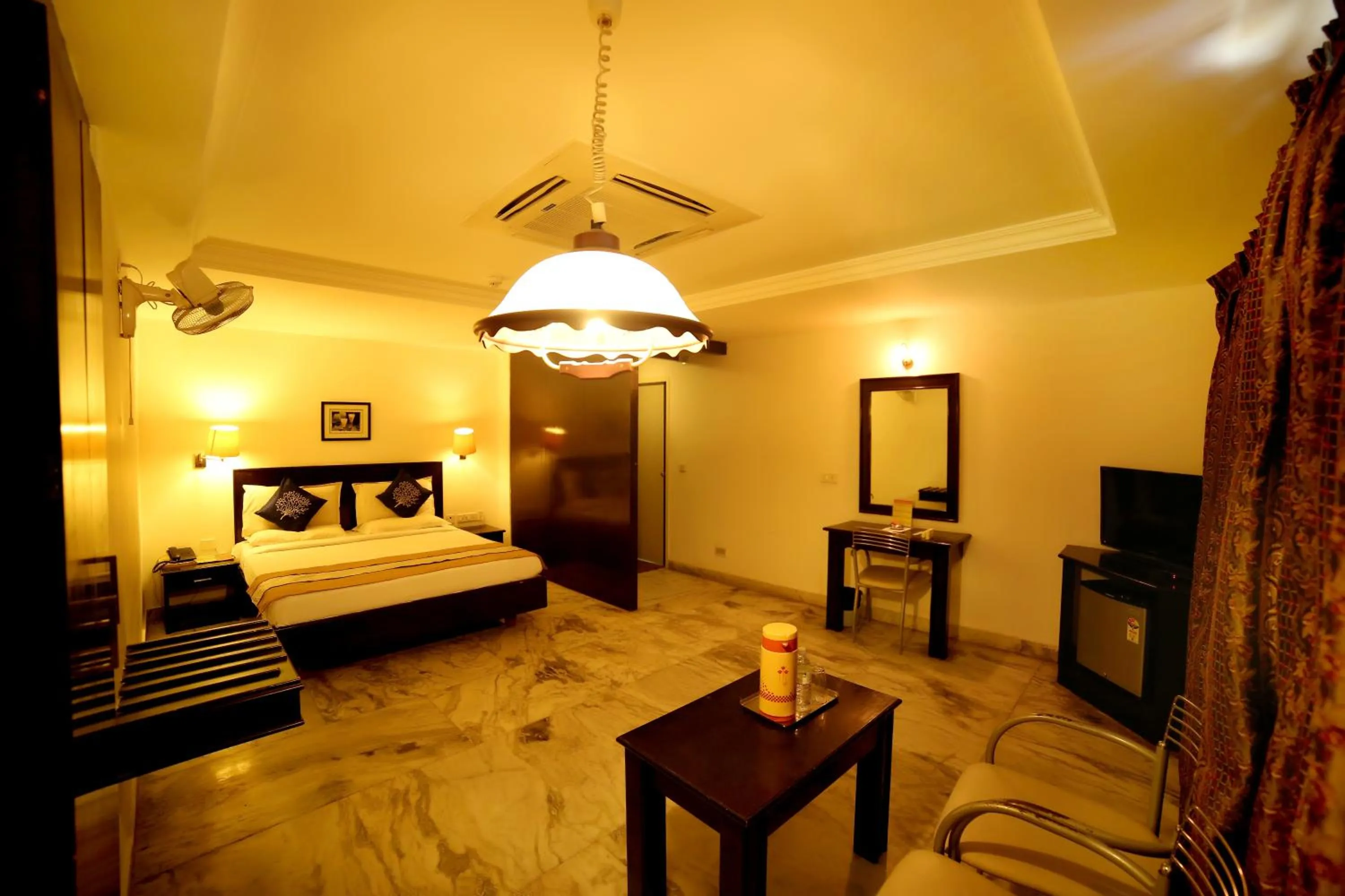 Large Double Room - single occupancy in Nayagara Hotel