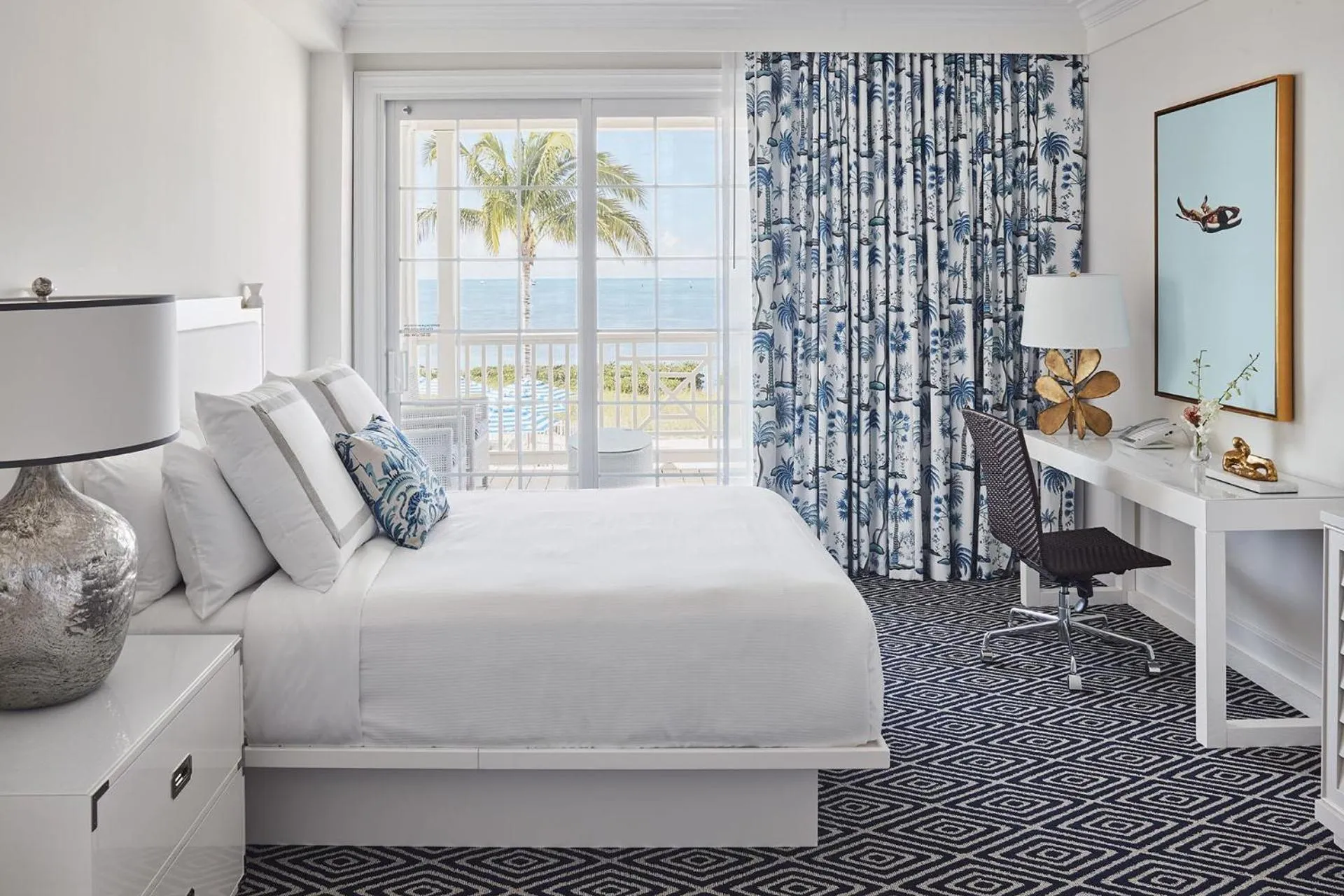 Oceanfront Veranda 1 Bedroom Queen Suite with Kitchenette in Isla Bella Beach Resort & Spa - Florida Keys