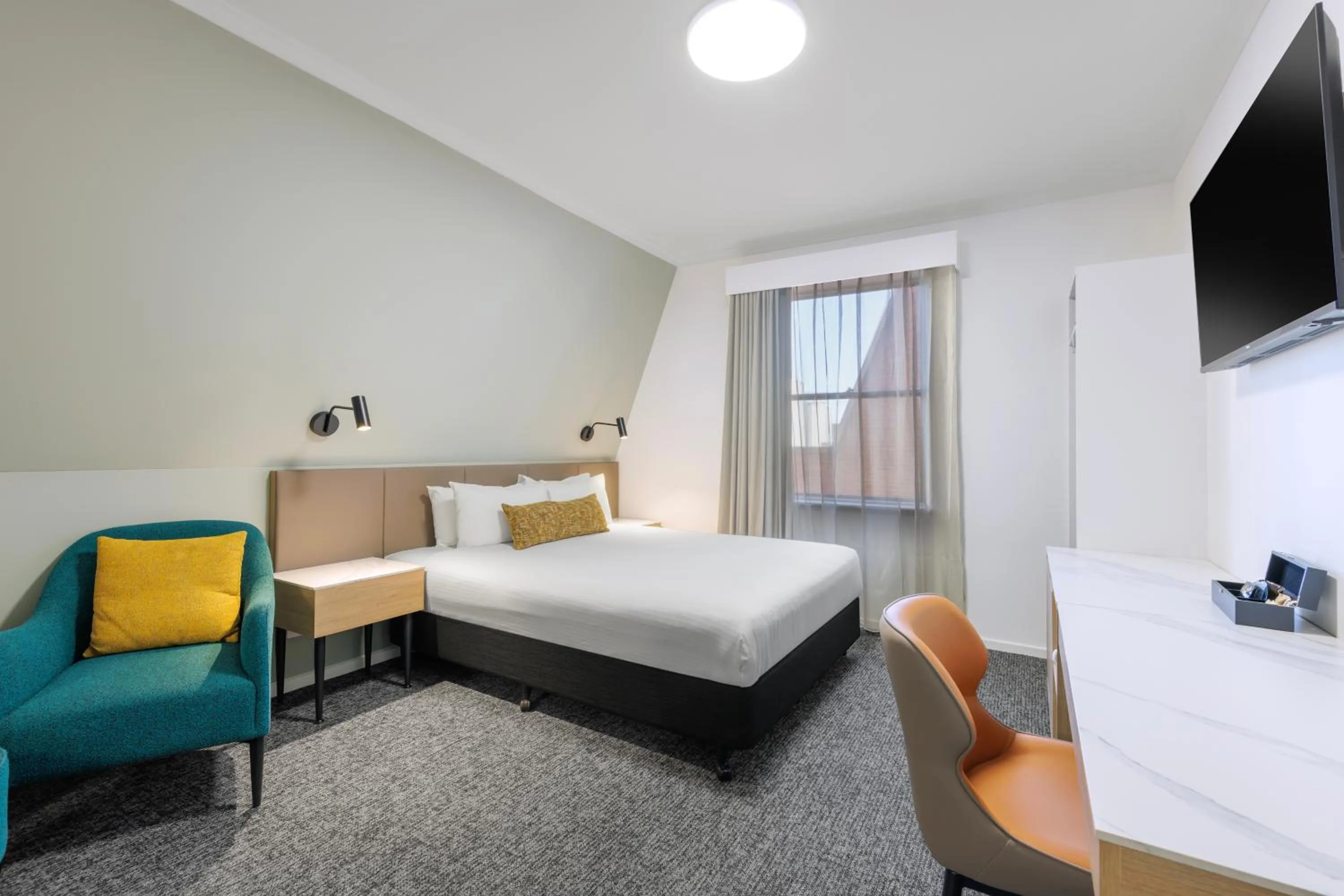 Deluxe Queen Room in The Chancellor on Currie