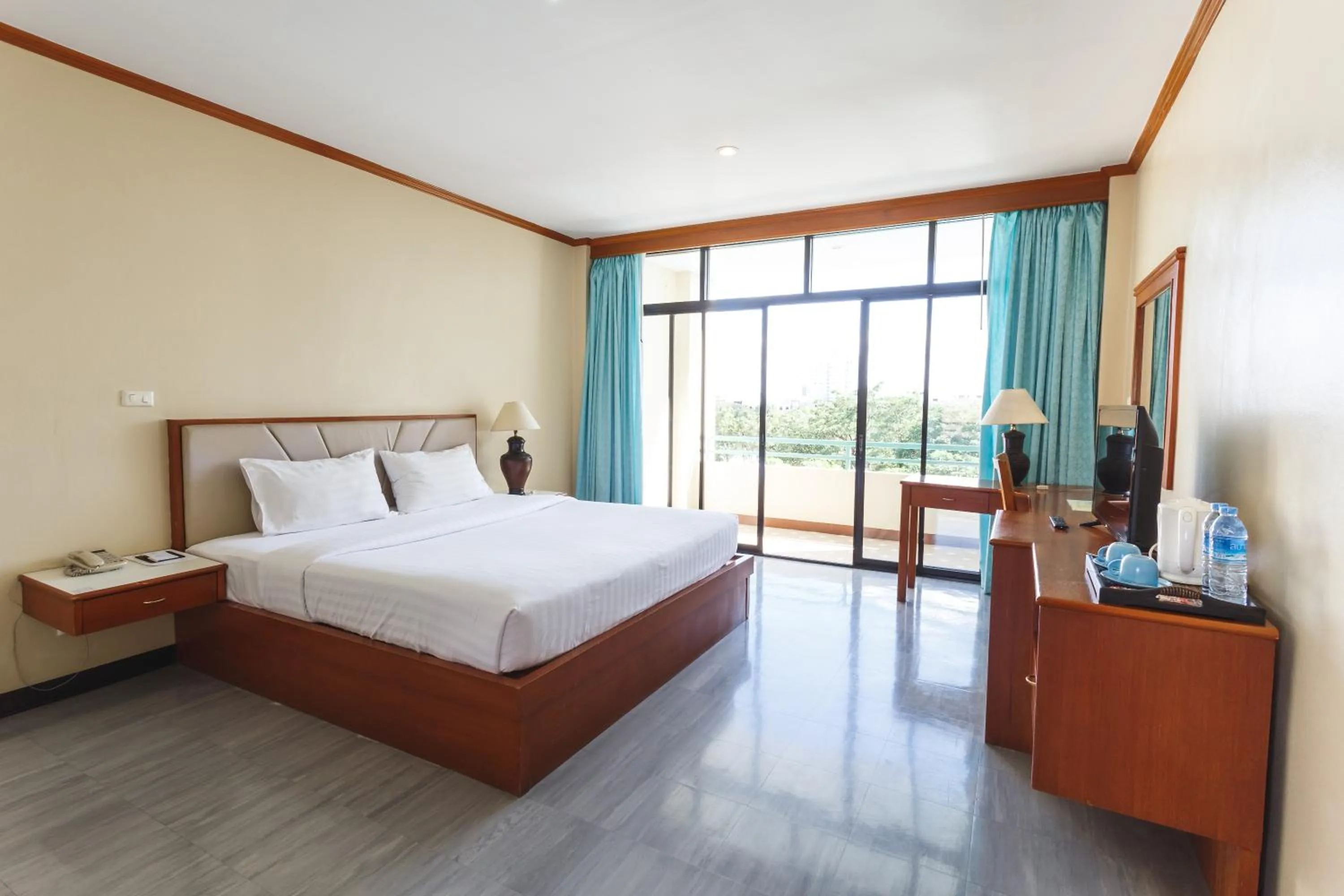 Deluxe King Room in Surin Majestic Hotel