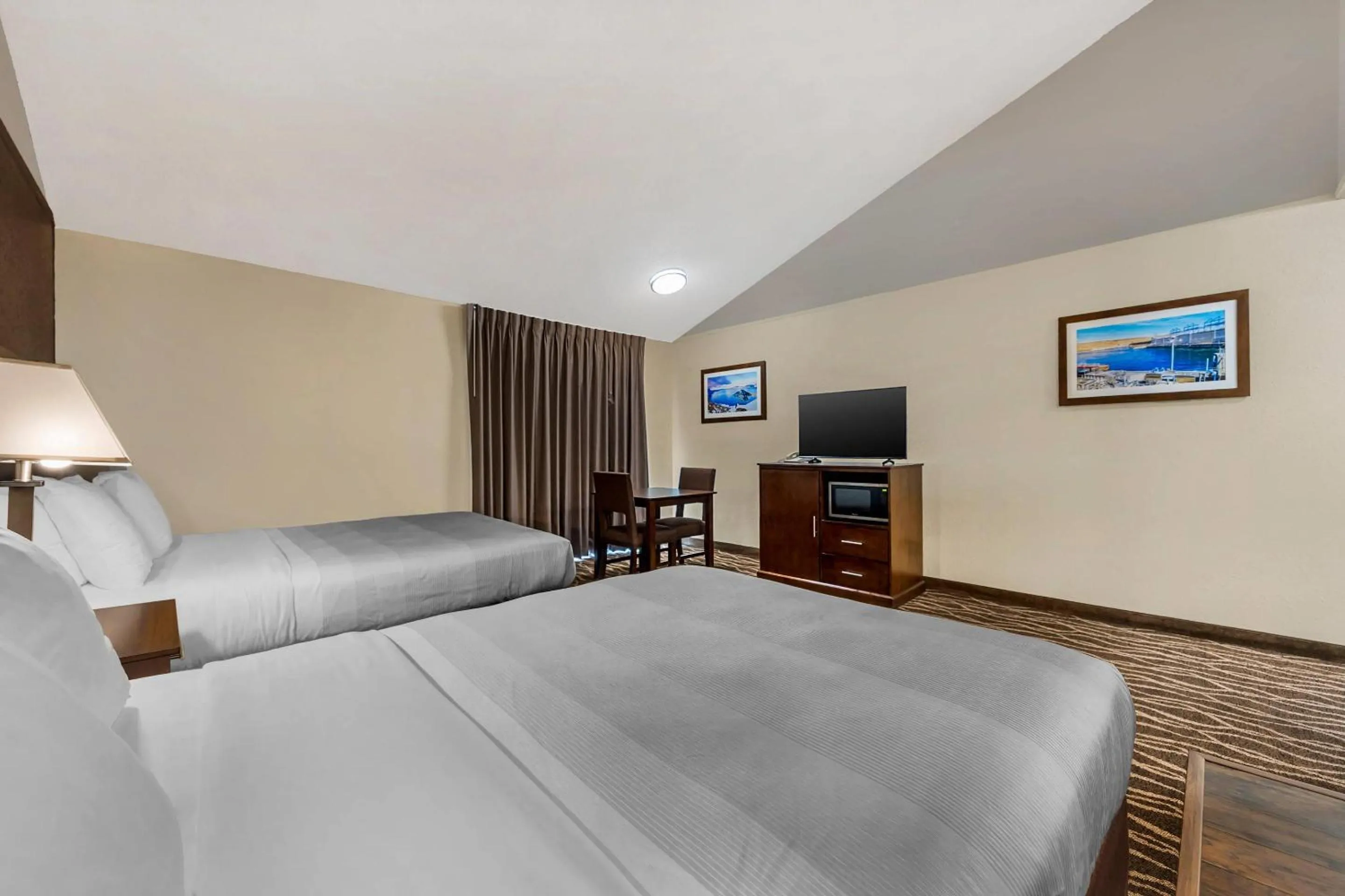 Deluxe Queen Room with Two Queen Beds - Non Smoking in Quality Inn Umatilla - Hermiston