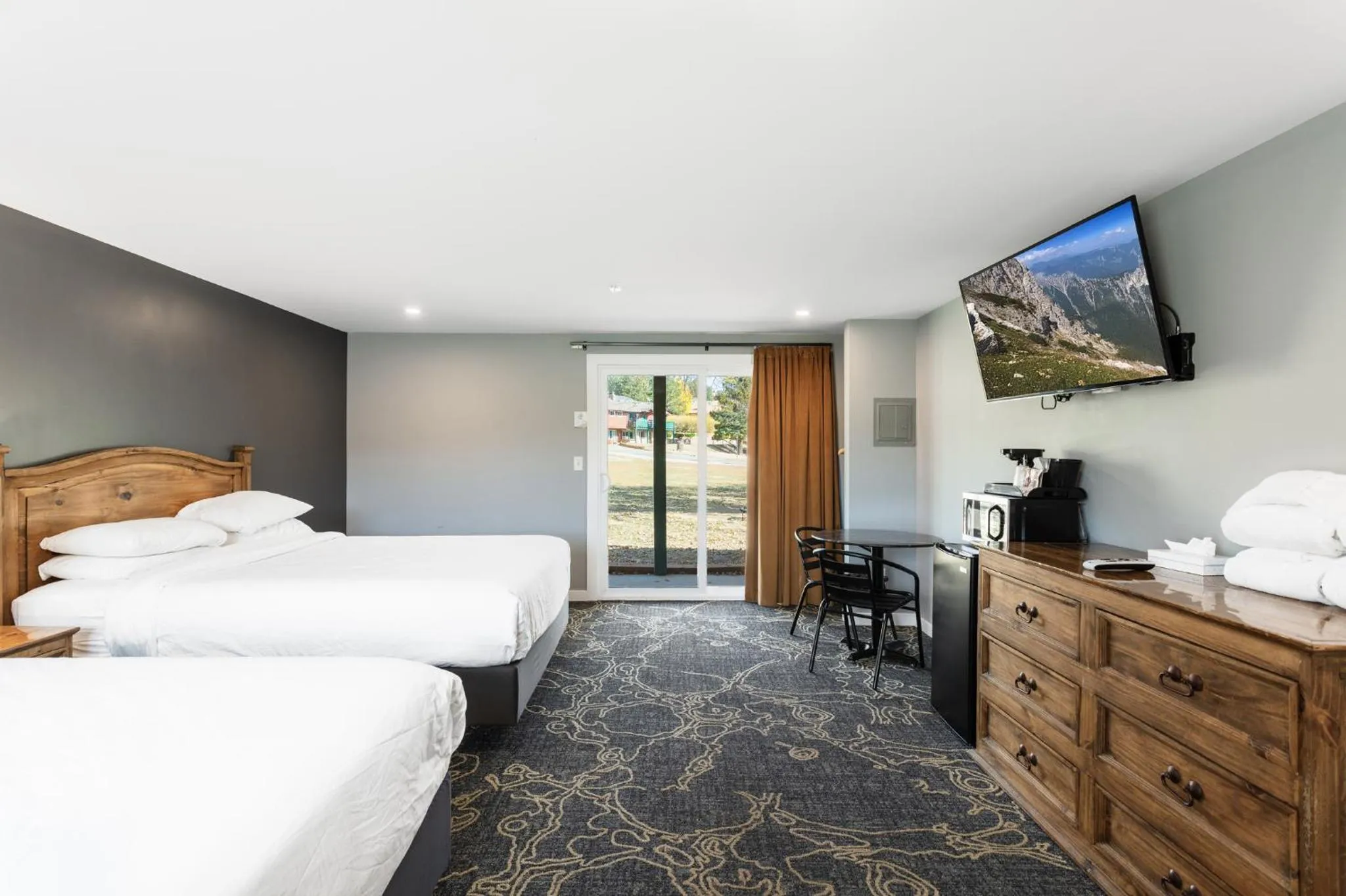 Double Room with Mountain View in Discovery Lodge