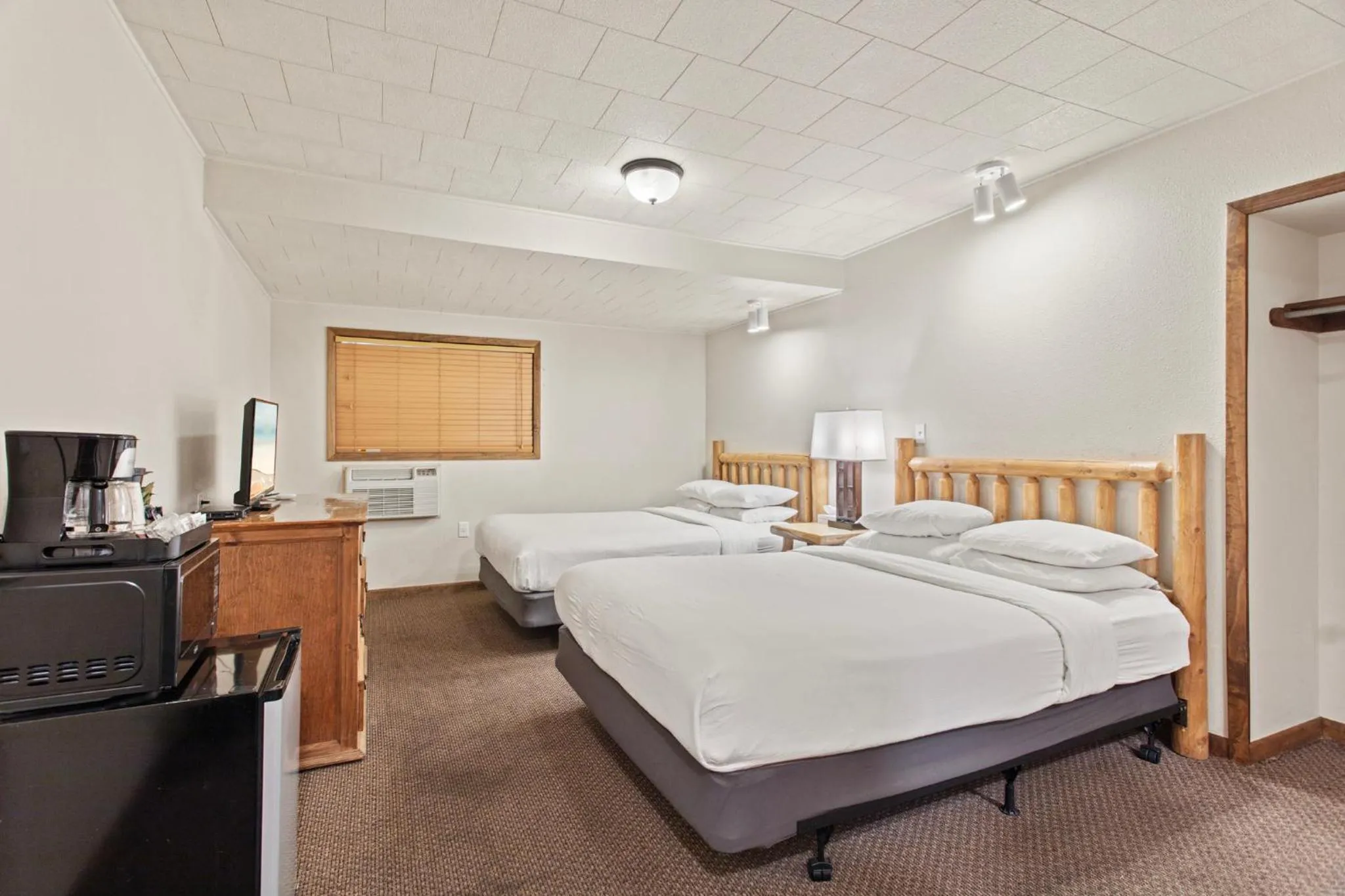 Double Room in Discovery Lodge