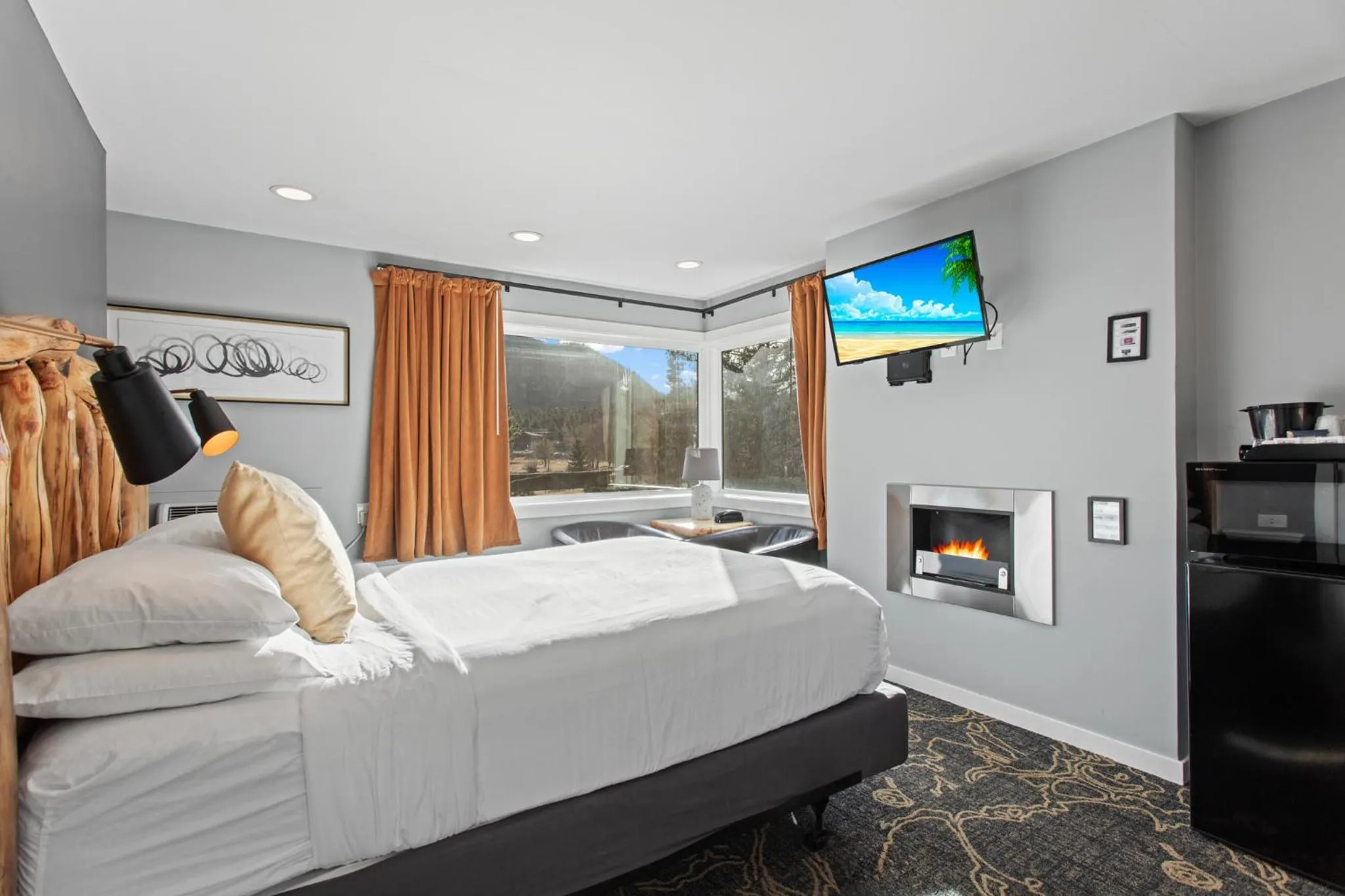 Balcony Queen in Discovery Lodge