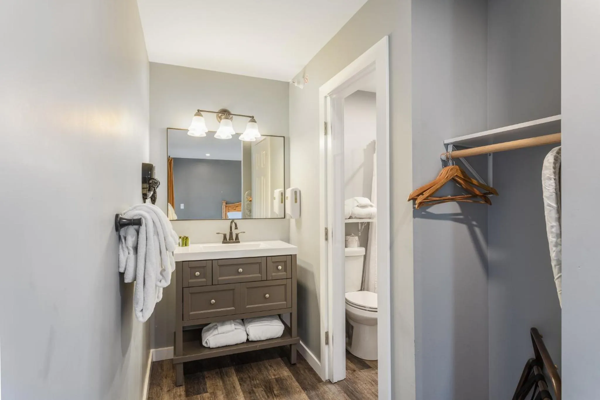 Suite with Balcony in Discovery Lodge