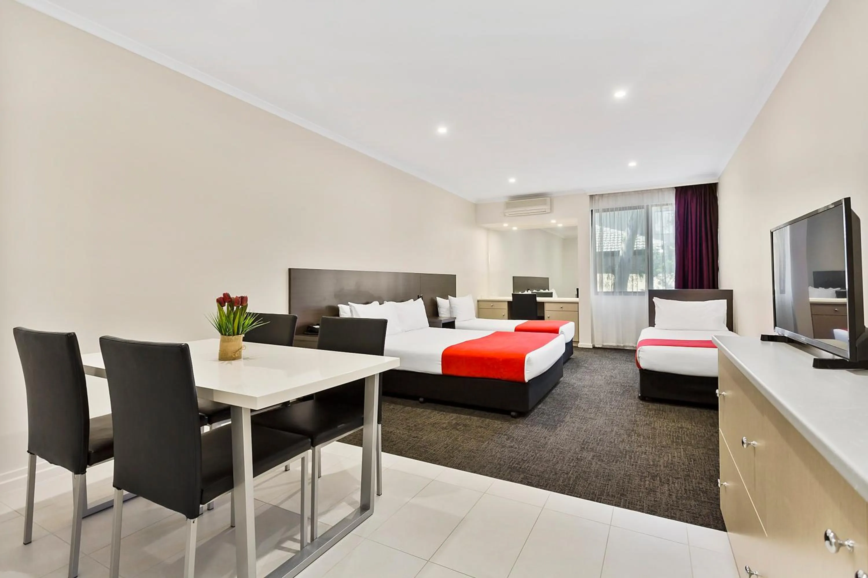 Deluxe Family Room in Quality Hotel Manor