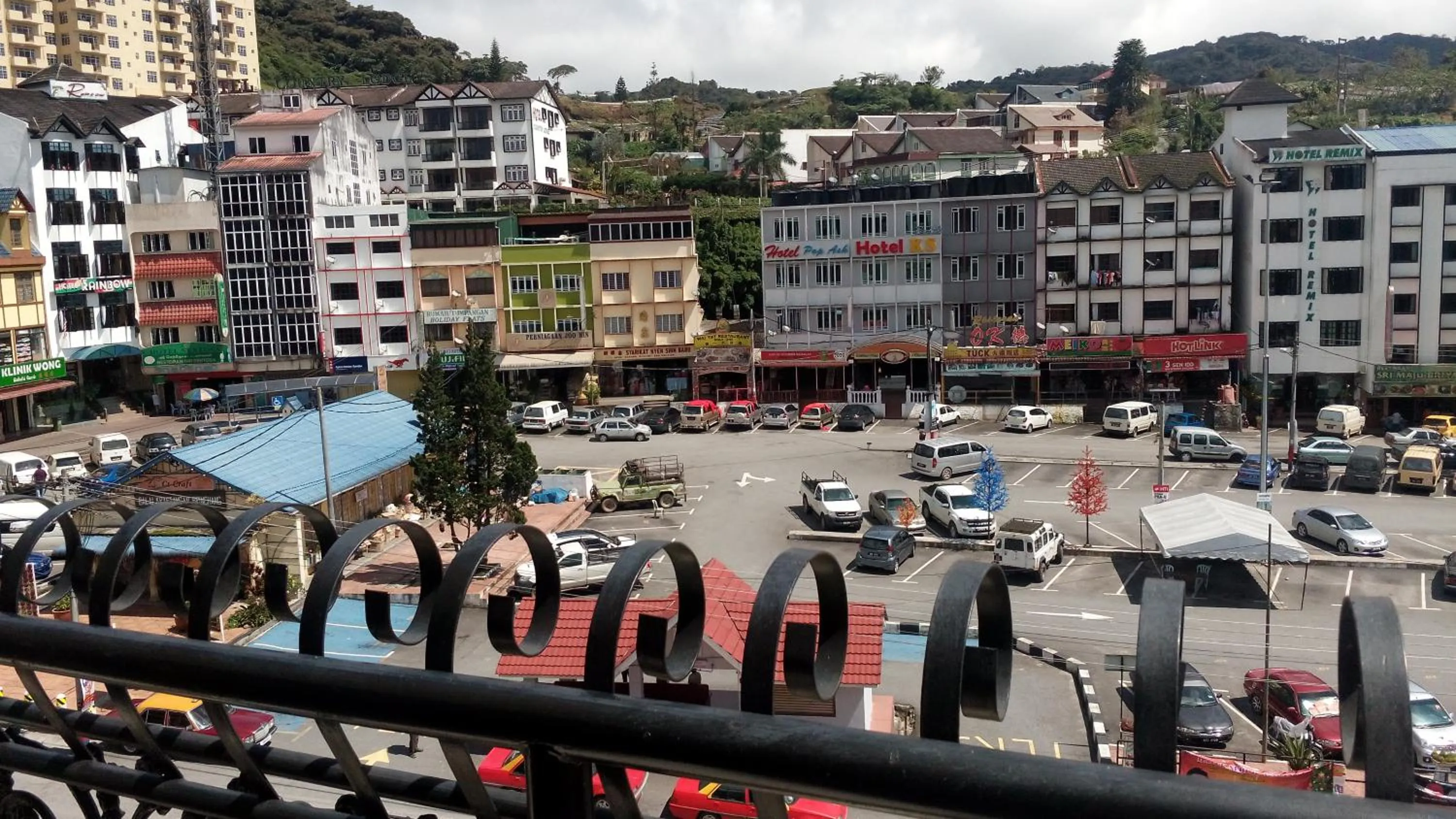 Deluxe Double Room with Balcony in Hong Kong Hotel