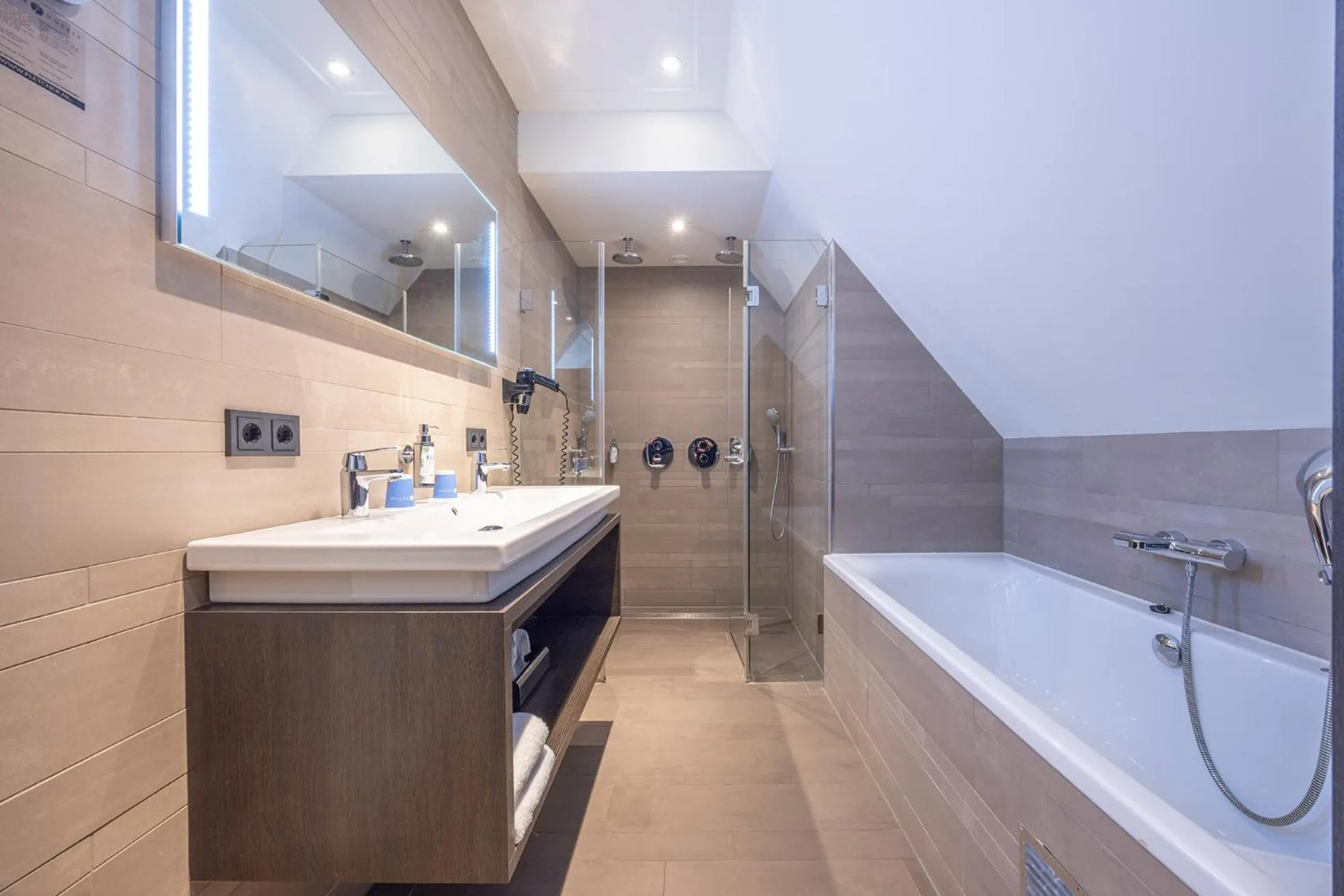 Apartment Suite in Fletcher Hotel - Restaurant Nautisch Kwartier