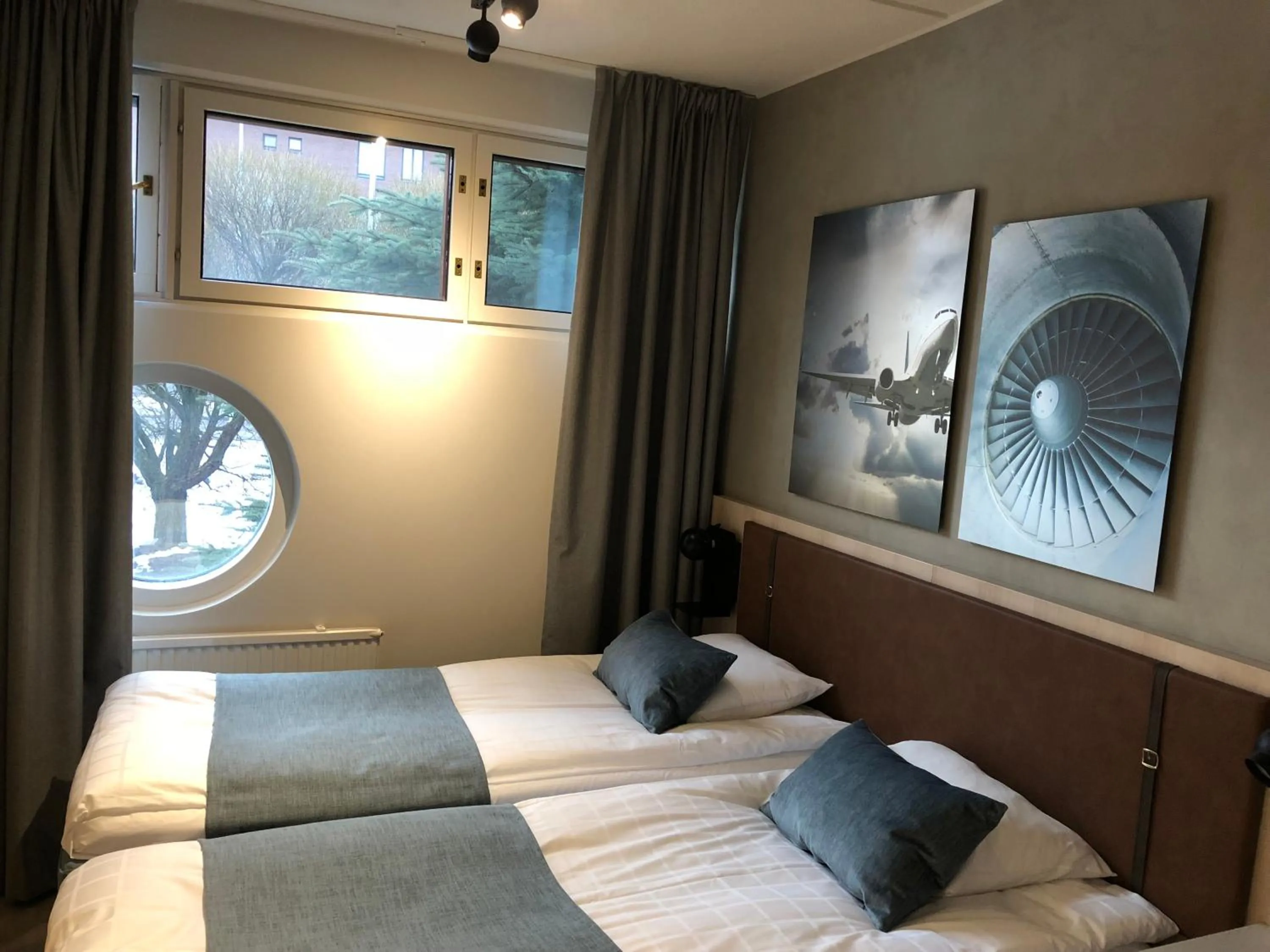 Standard Twin Room in Pilot Airport Hotel