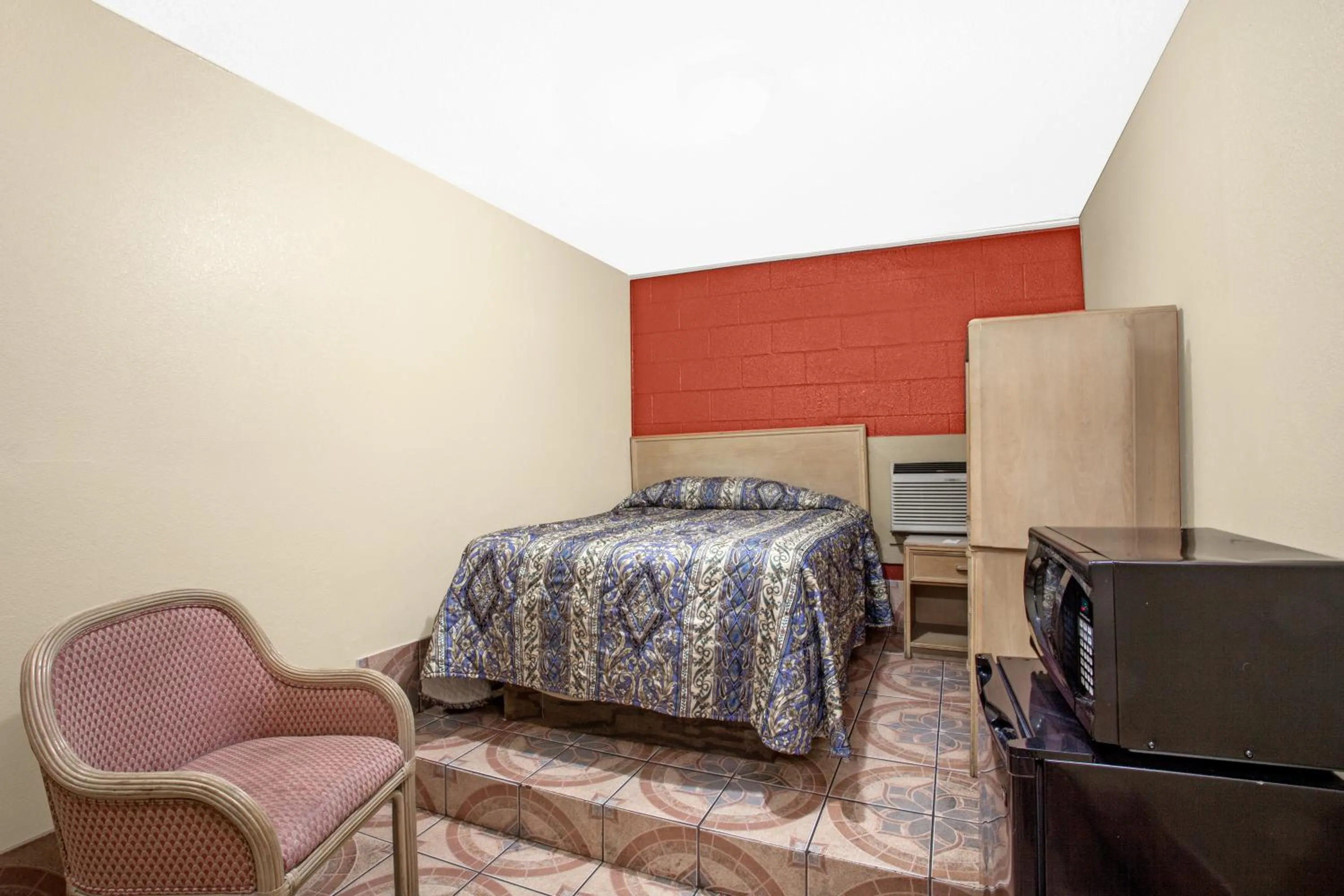 Queen Room in Knights Inn Wildersville