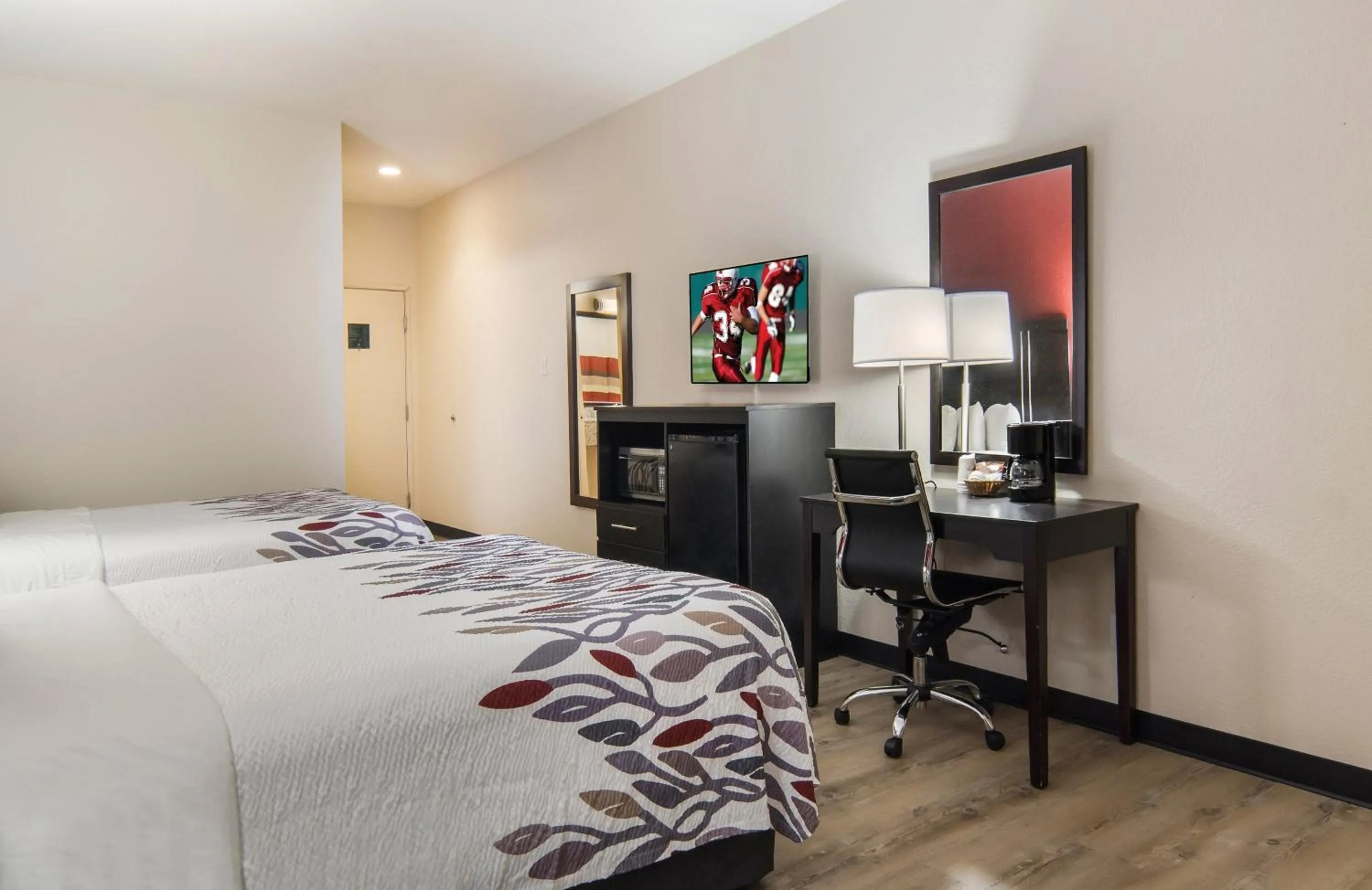 Deluxe Room with Two Double Beds Disability Access Smoke Free in Red Roof Inn Binghamton North