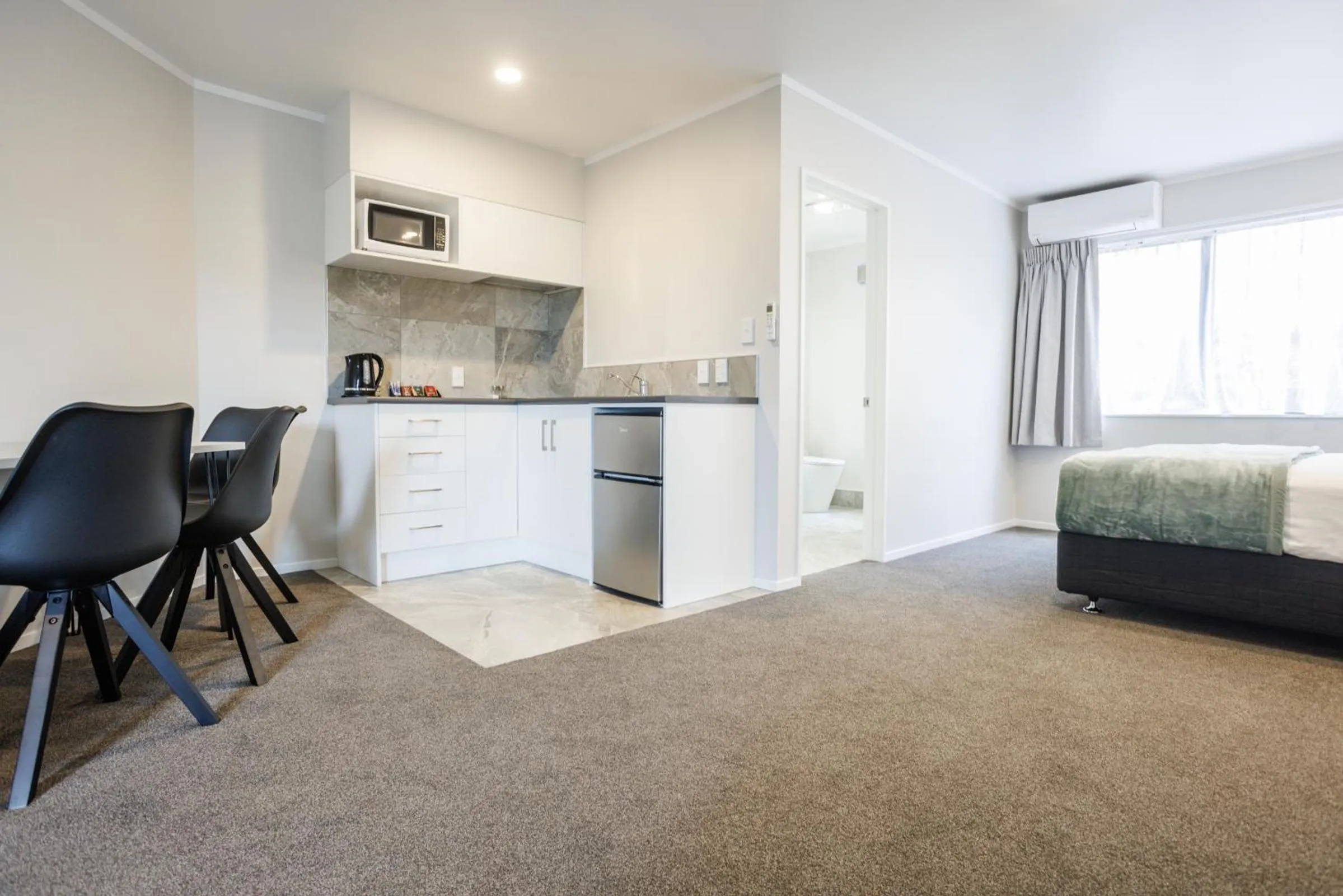 Large Studio in BK's Pohutukawa Lodge