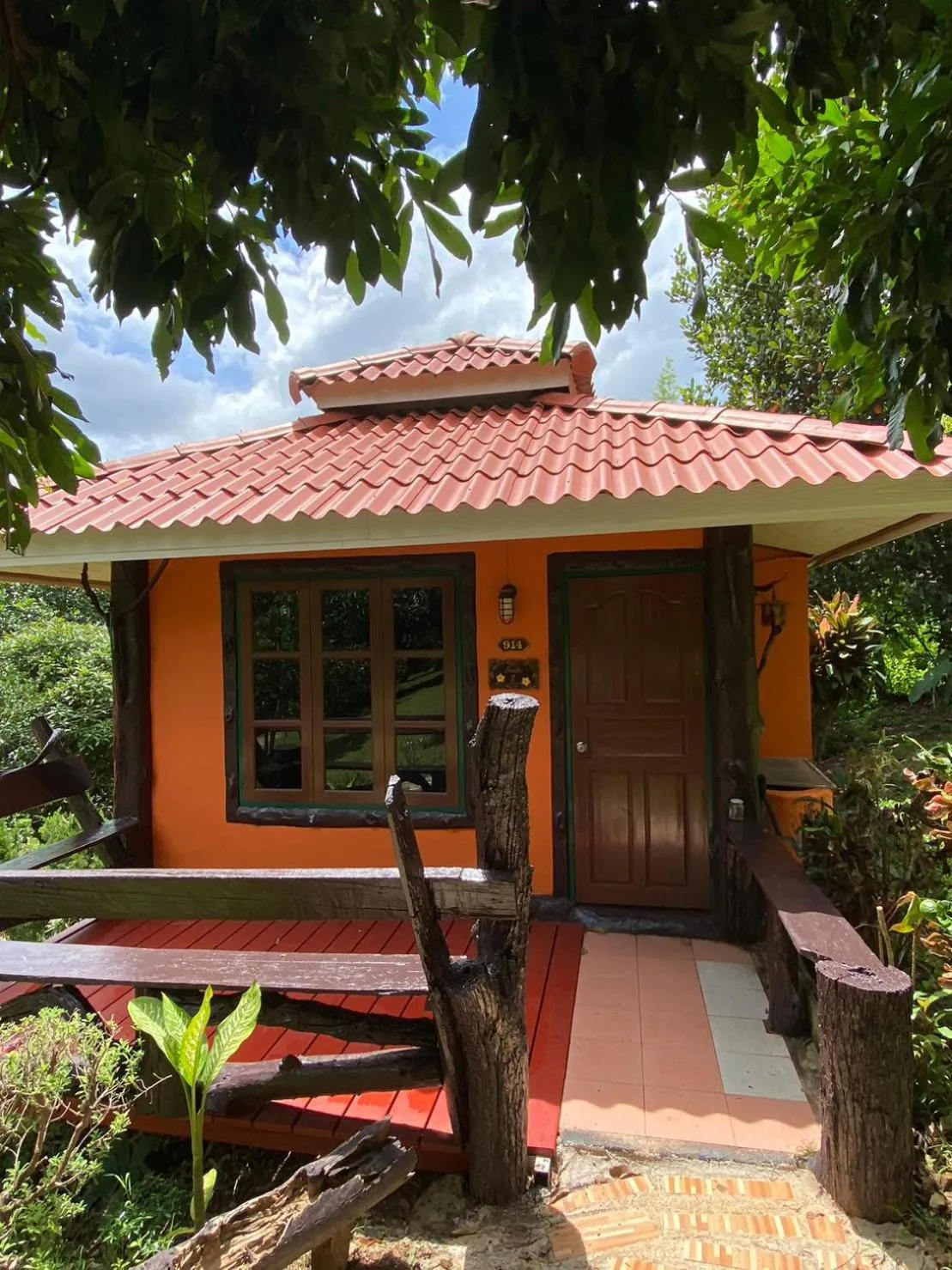 Bungalow (3 Adults) in Baanphuthadol