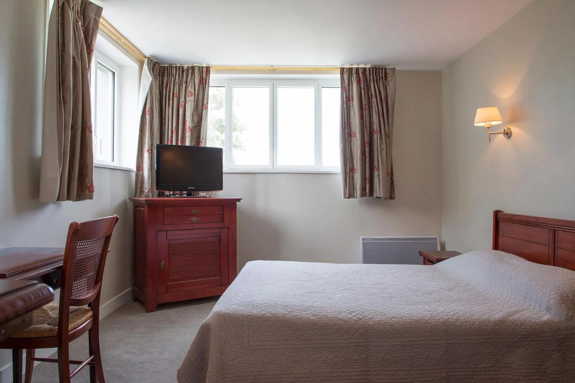 Classic Double Room in Clos de Vallombreuse, The Originals Relais