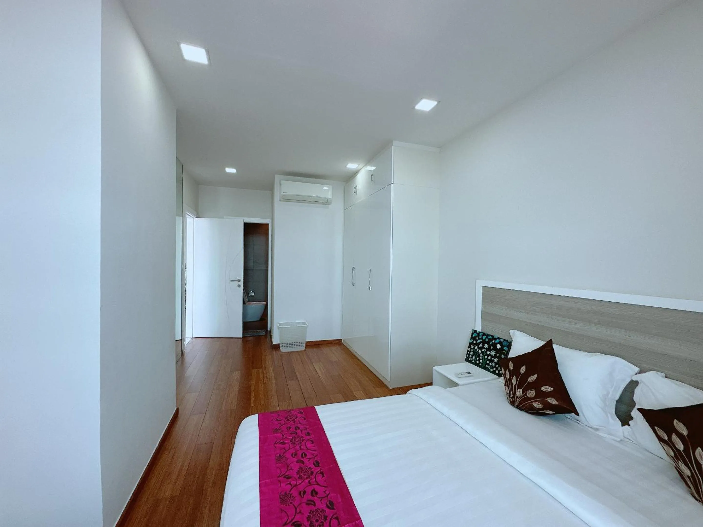 Four-Bedroom Apartment in Infinity 28 Hotel and Residence