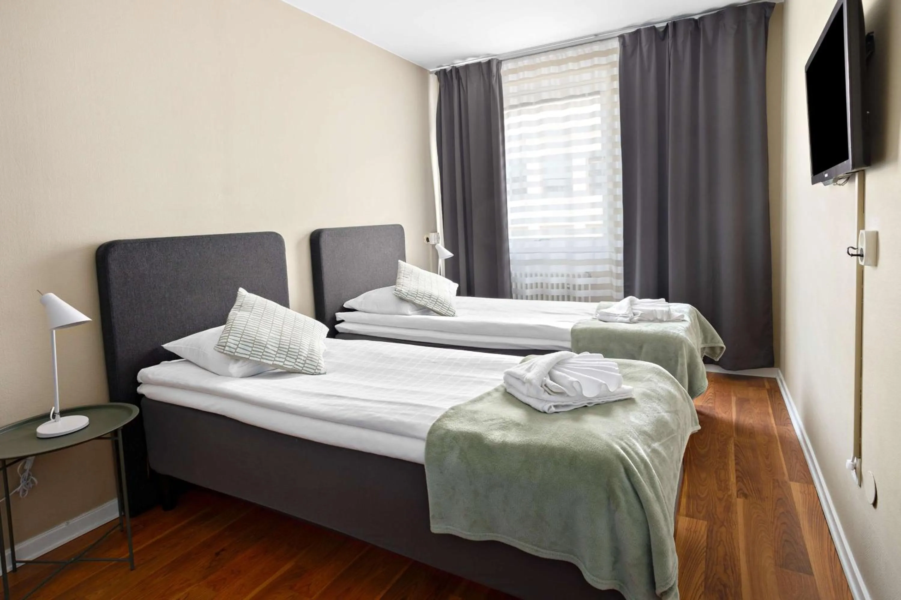 Standard Twin Room in Palm Tree Hotel, Best Western Signature Collection