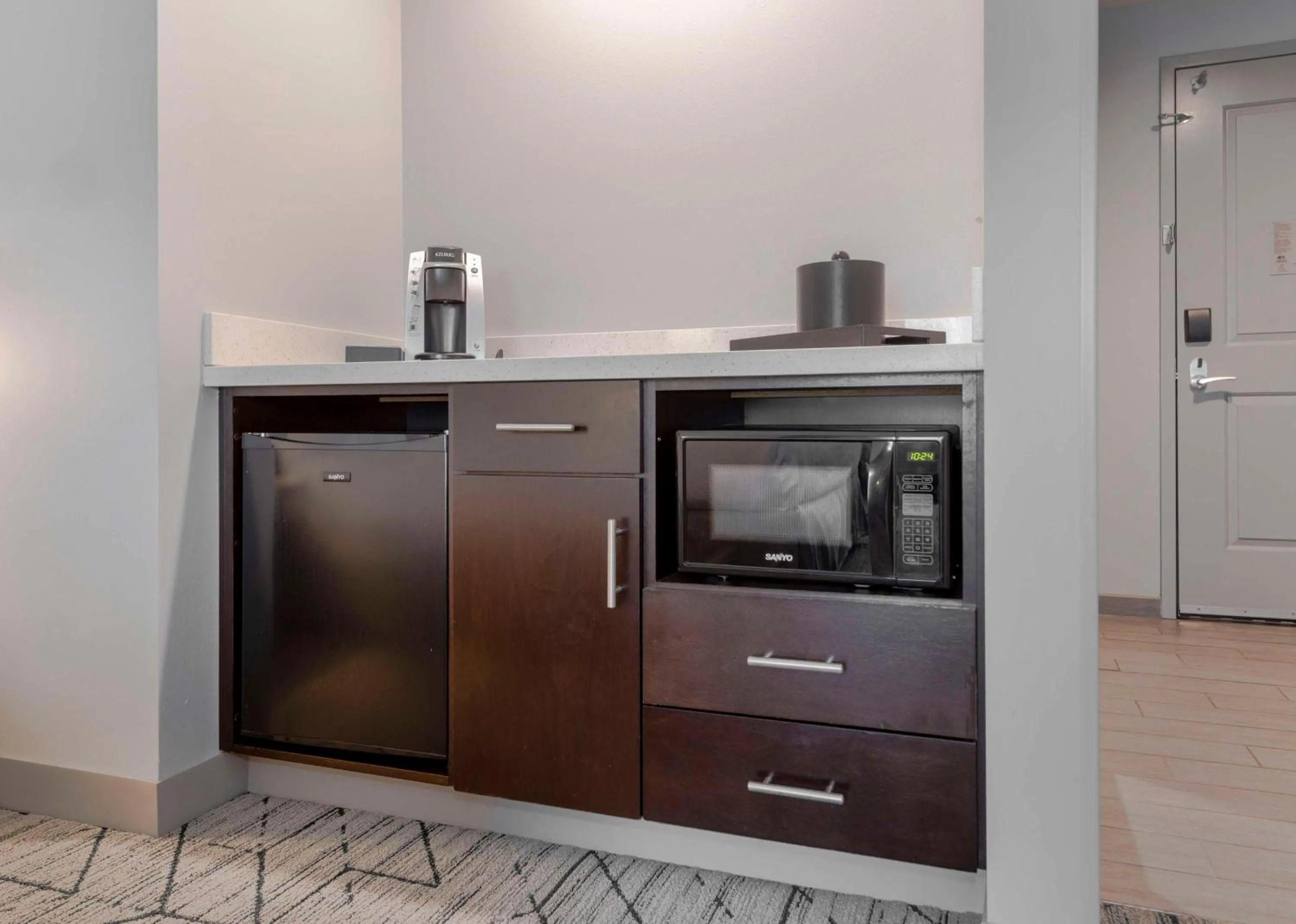 King Room with Transfer Shower - Mobility Access in Hilton Garden Inn Raleigh Cary