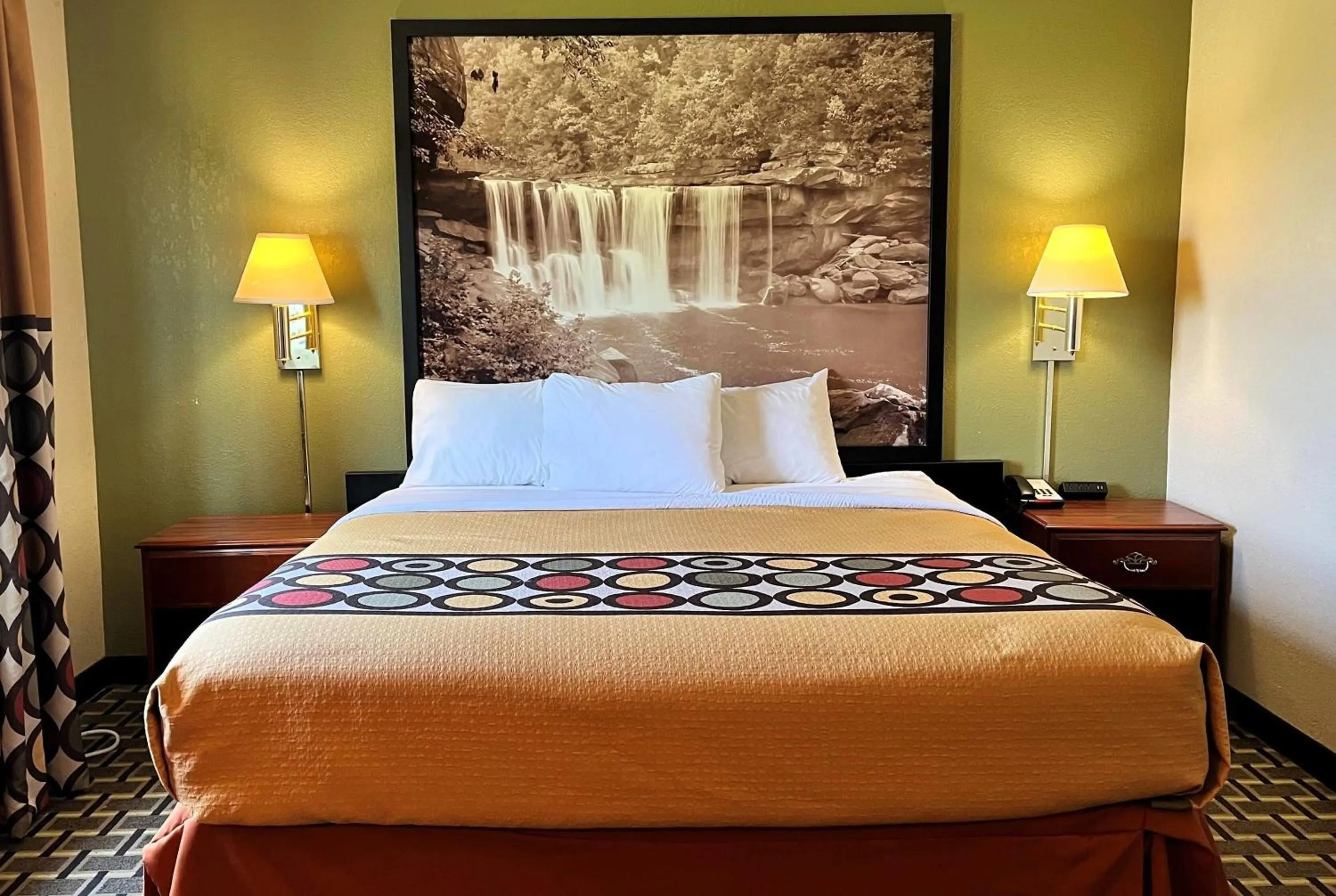 King Studio Suite - Non-Smoking in Super 8 by Wyndham Madison IN