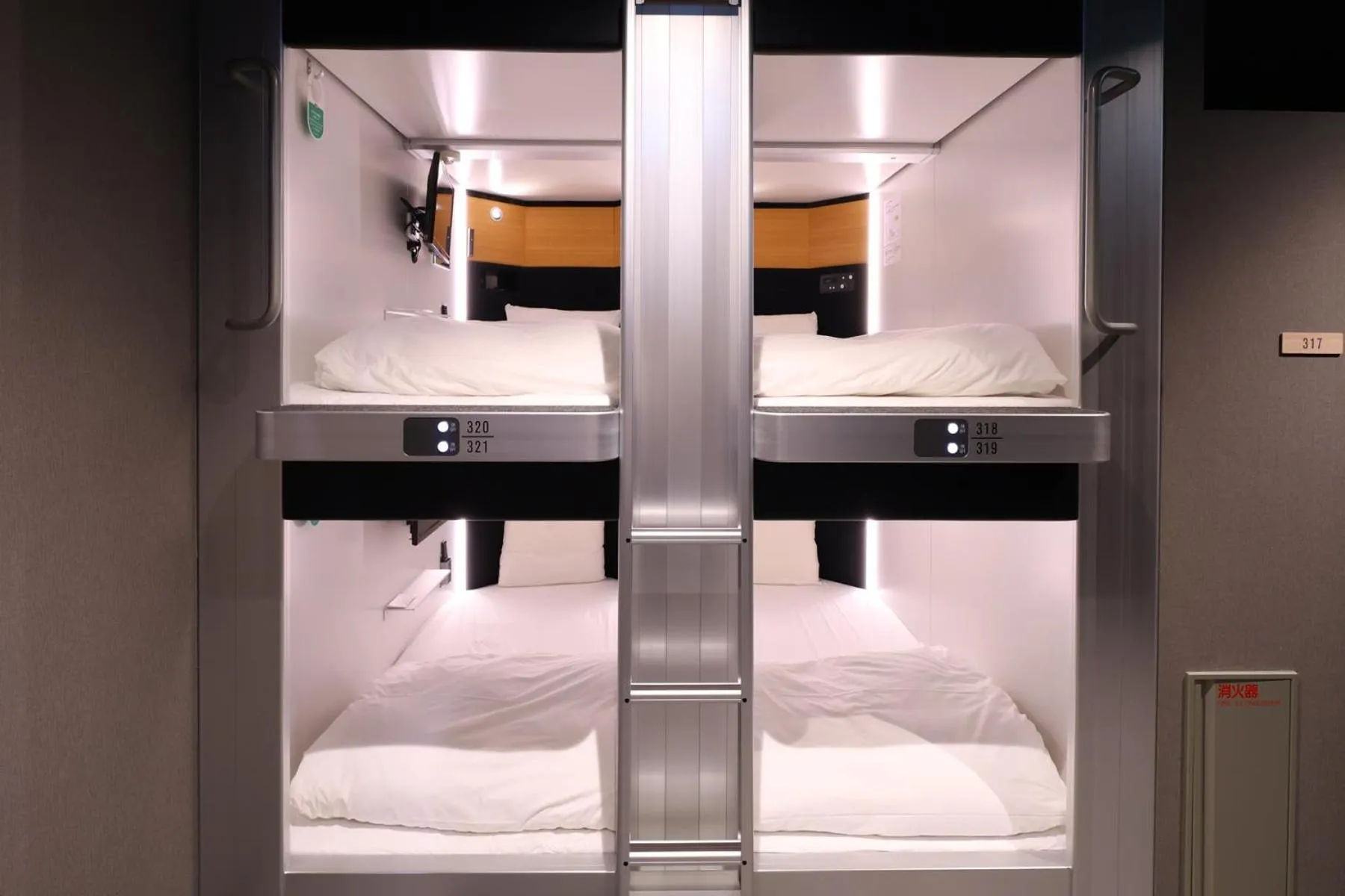 Capsule Room for Male - single occupancy - Upper in global cabin Yokohama Chinatown