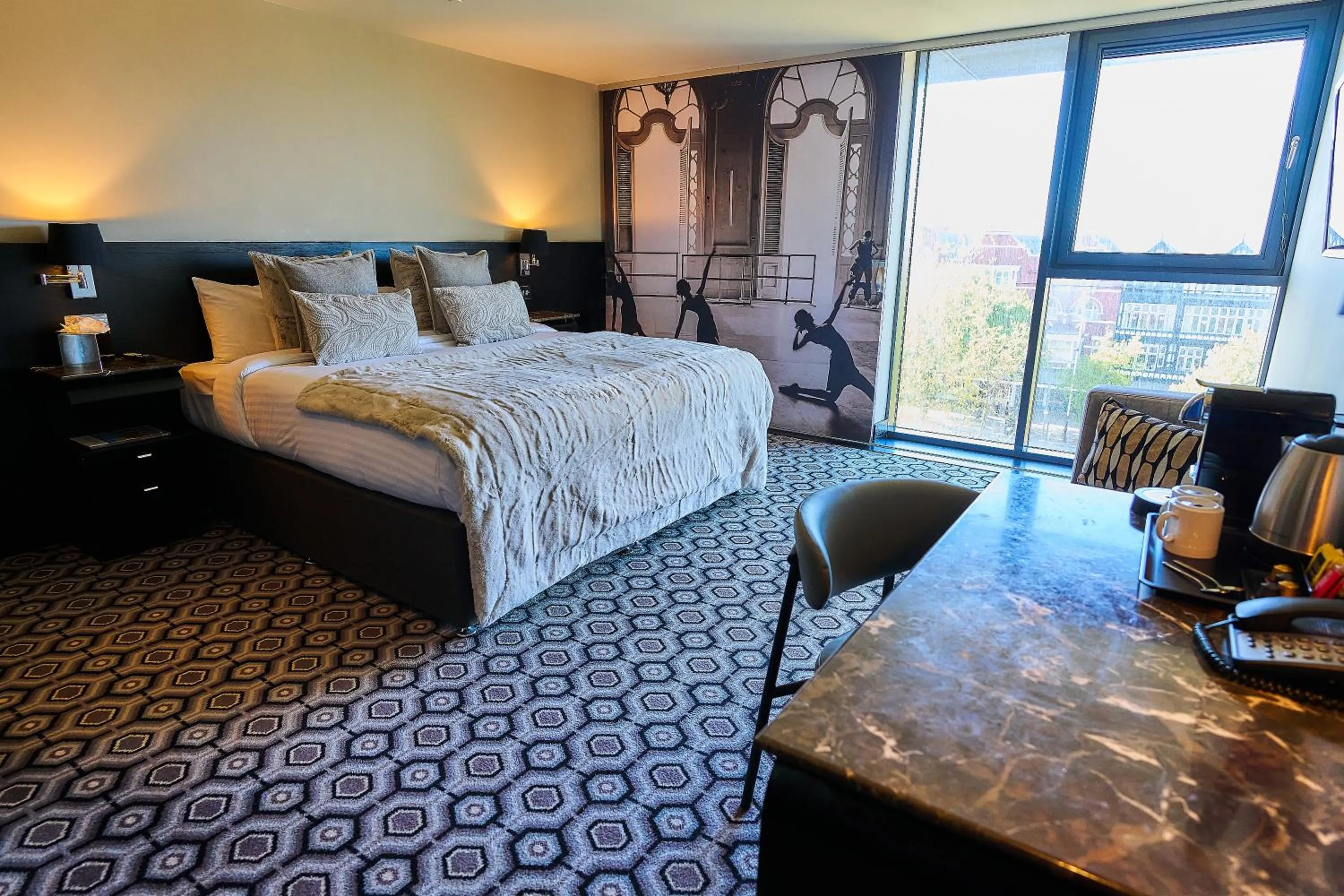 V Corner Studio Room in The Vincent Hotel