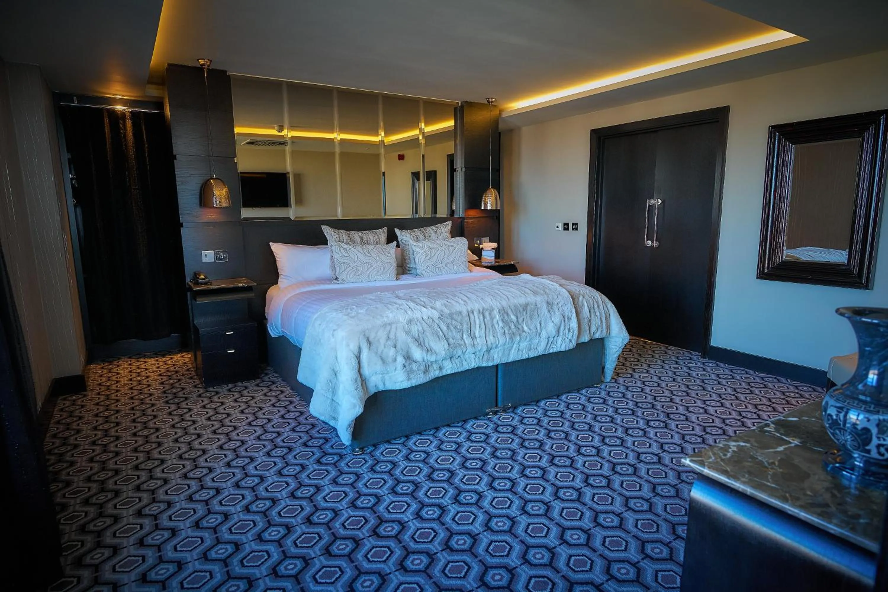 V Penthouse in The Vincent Hotel